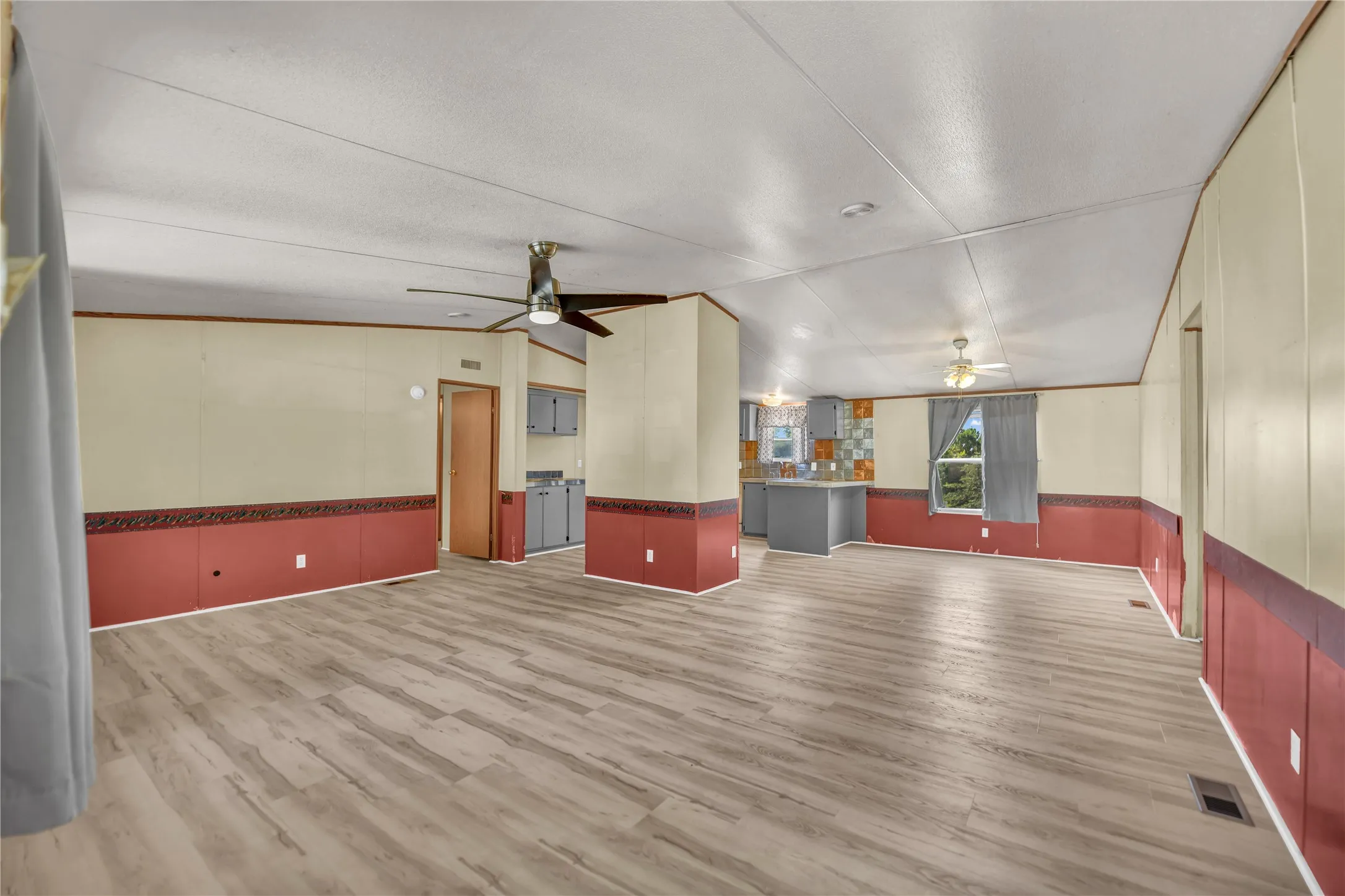 Mobile Home For Sale in Parker County , 1933 Carter Road, Springtown, Texas 76082, 4 Bedroom, 2 Bathroom, Garage spaces, 1,568 Sqft, built in 1996, mls#21346018, Real Estate Agent in Springtown, Homes For Sale in Parker county, Homes For Sale in Springtown, Realtor in Springtown Texas, Real Estate Brokerage Independent Realty Texas, Luminita Cordes Realtor