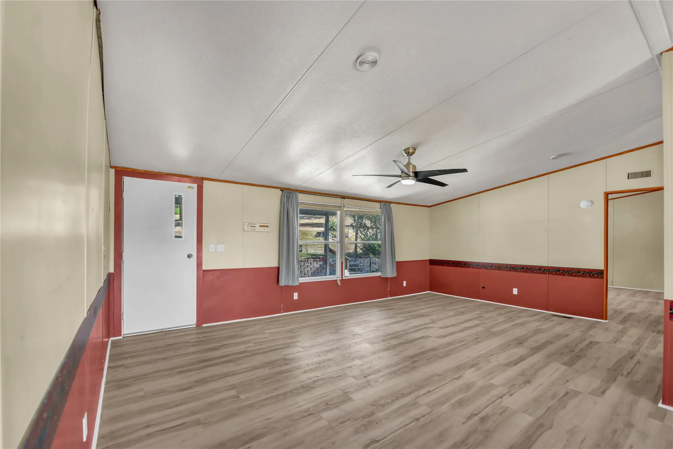 Mobile Home For Sale in Parker County , 1933 Carter Road, Springtown, Texas 76082, 4 Bedroom, 2 Bathroom, Garage spaces, 1,568 Sqft, built in 1996, mls#21346018, Real Estate Agent in Springtown, Homes For Sale in Parker county, Homes For Sale in Springtown, Realtor in Springtown Texas, Real Estate Brokerage Independent Realty Texas, Luminita Cordes Realtor