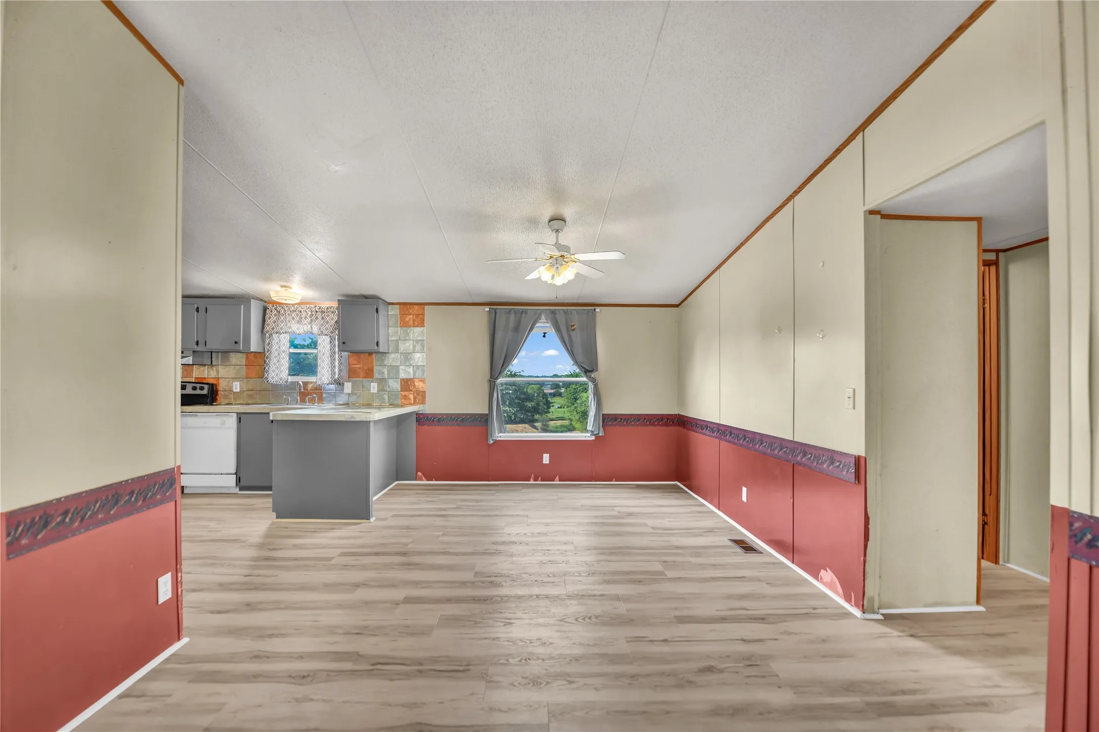 Mobile Home For Sale in Parker County , 1933 Carter Road, Springtown, Texas 76082, 4 Bedroom, 2 Bathroom, Garage spaces, 1,568 Sqft, built in 1996, mls#21346018, Real Estate Agent in Springtown, Homes For Sale in Parker county, Homes For Sale in Springtown, Realtor in Springtown Texas, Real Estate Brokerage Independent Realty Texas, Luminita Cordes Realtor