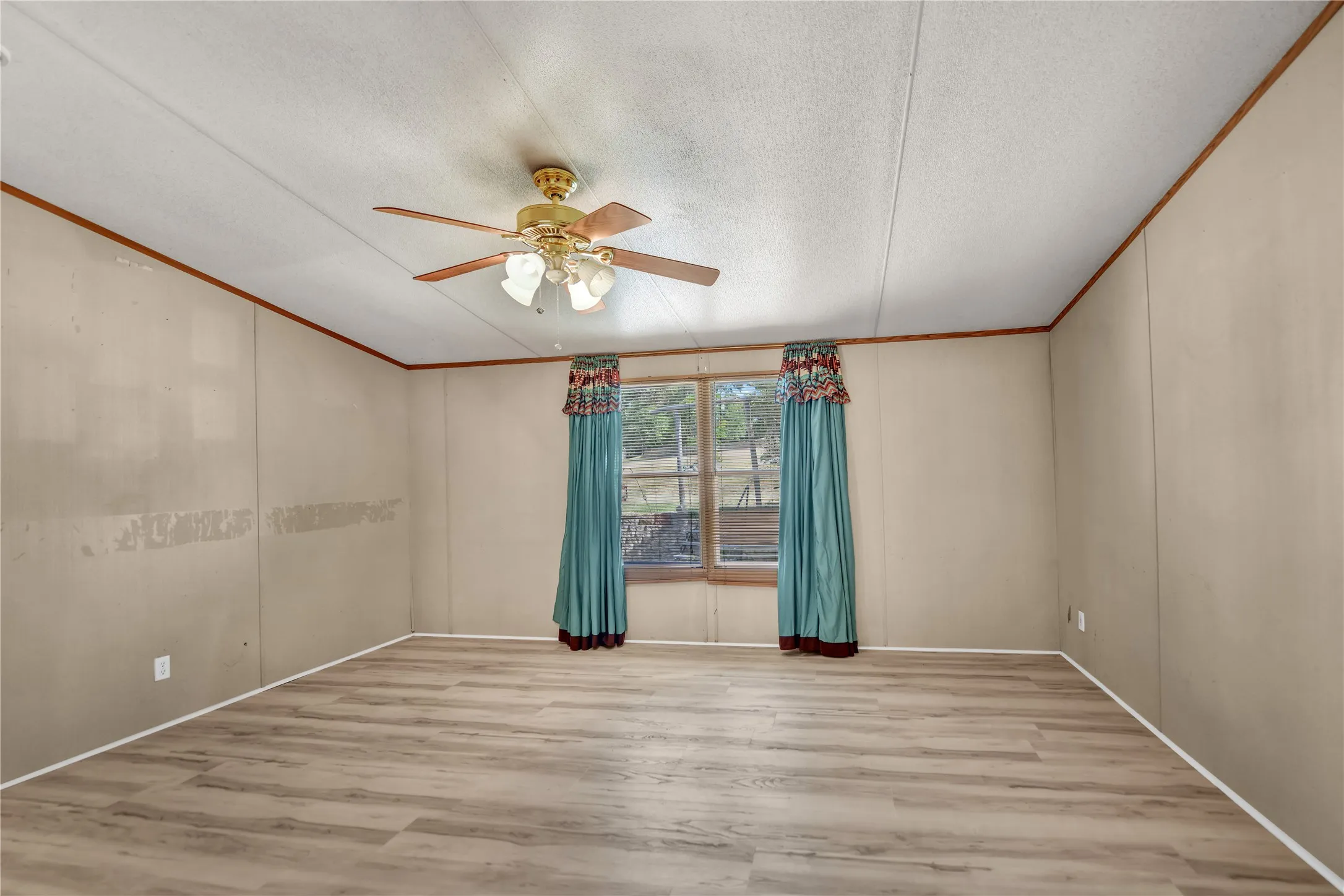 Mobile Home For Sale in Parker County , 1933 Carter Road, Springtown, Texas 76082, 4 Bedroom, 2 Bathroom, Garage spaces, 1,568 Sqft, built in 1996, mls#21346018, Real Estate Agent in Springtown, Homes For Sale in Parker county, Homes For Sale in Springtown, Realtor in Springtown Texas, Real Estate Brokerage Independent Realty Texas, Luminita Cordes Realtor