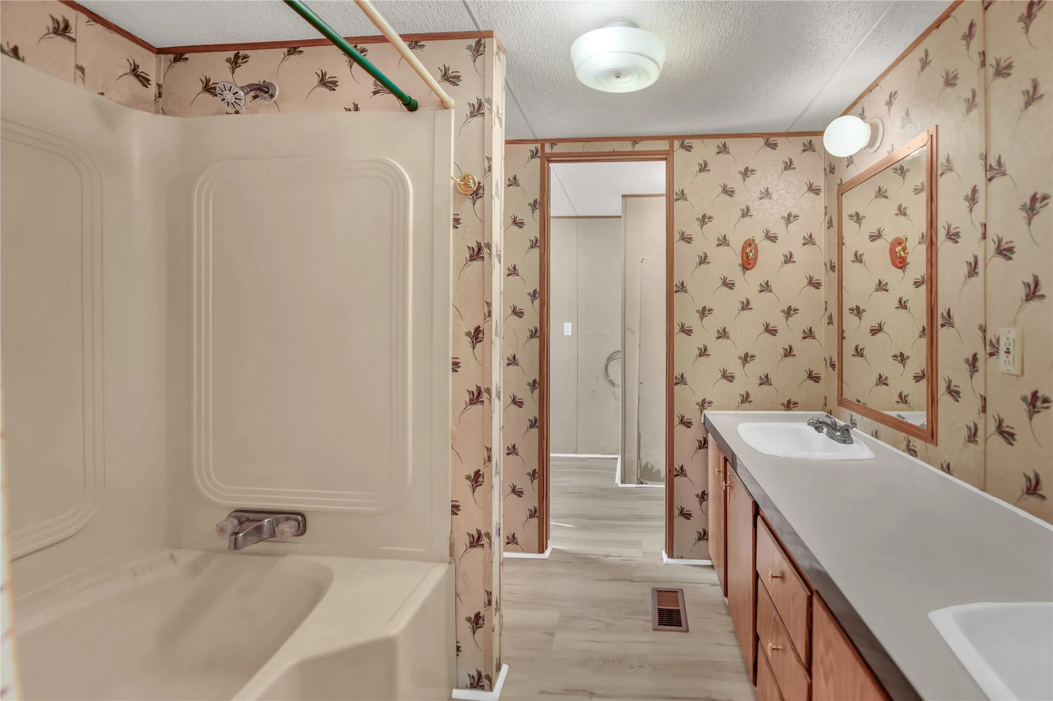 Mobile Home For Sale in Parker County , 1933 Carter Road, Springtown, Texas 76082, 4 Bedroom, 2 Bathroom, Garage spaces, 1,568 Sqft, built in 1996, mls#21346018, Real Estate Agent in Springtown, Homes For Sale in Parker county, Homes For Sale in Springtown, Realtor in Springtown Texas, Real Estate Brokerage Independent Realty Texas, Luminita Cordes Realtor