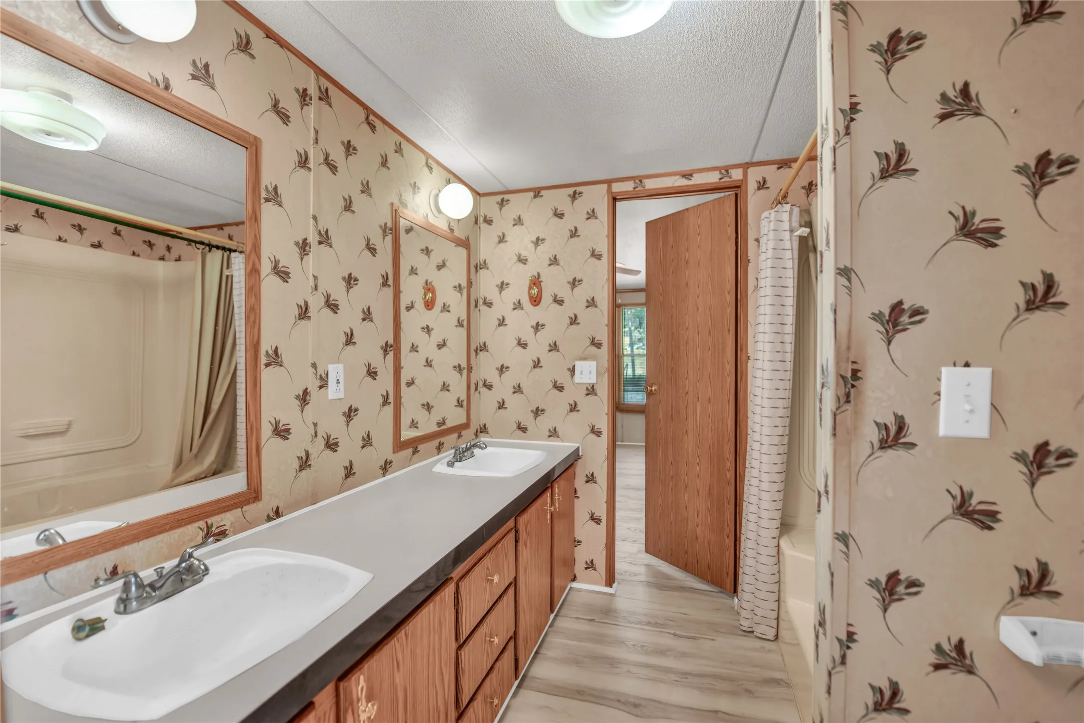 Mobile Home For Sale in Parker County , 1933 Carter Road, Springtown, Texas 76082, 4 Bedroom, 2 Bathroom, Garage spaces, 1,568 Sqft, built in 1996, mls#21346018, Real Estate Agent in Springtown, Homes For Sale in Parker county, Homes For Sale in Springtown, Realtor in Springtown Texas, Real Estate Brokerage Independent Realty Texas, Luminita Cordes Realtor