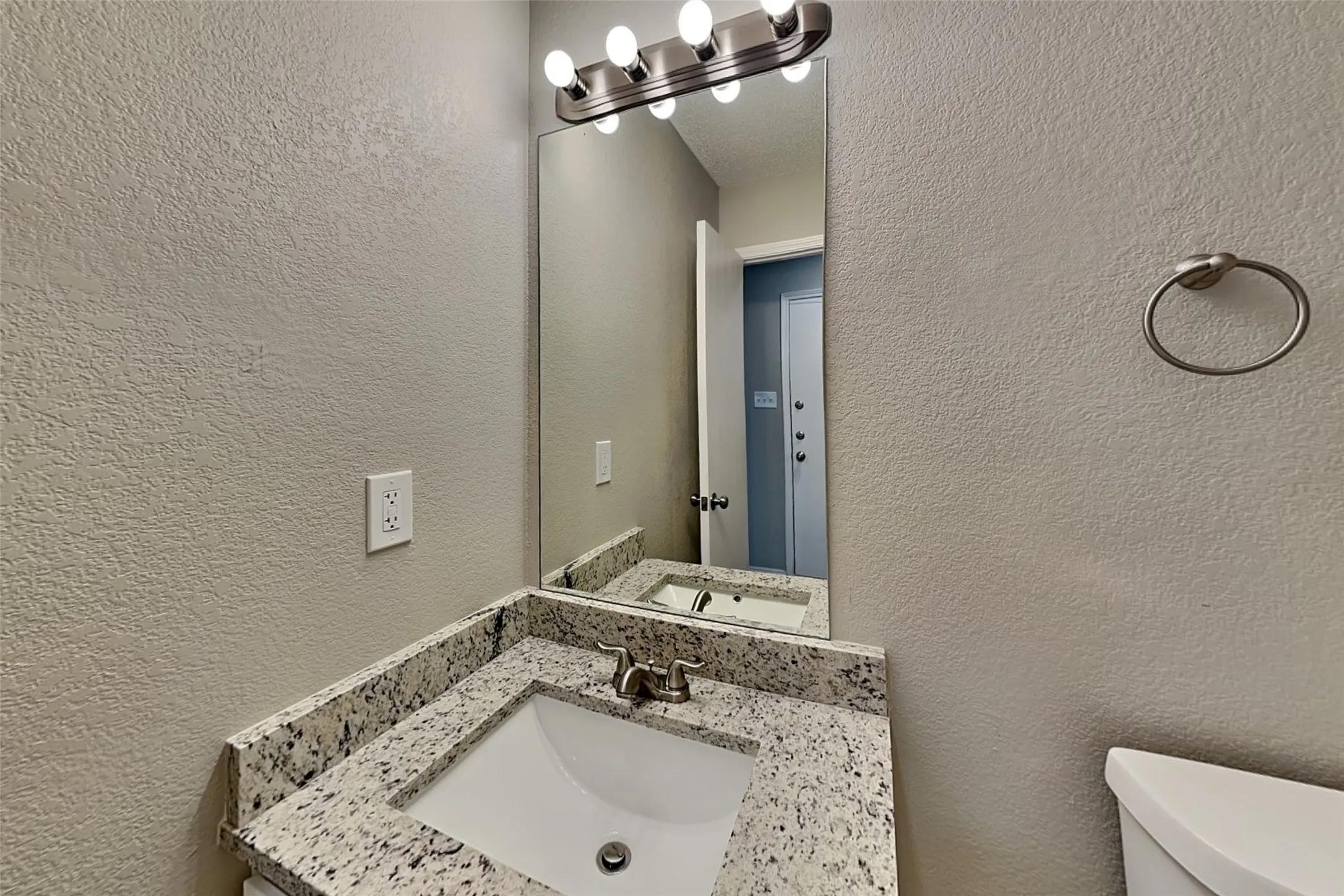 Single Family Residence For Rent in Tarrant County , 704 Flamingo Drive, Saginaw, Texas 76131, 3 Bedroom, 2 Bathroom, 2 Garage spaces, 1,532 Sqft, built in 2004, mls#21349157, Real Estate Agent in Saginaw, Homes For Rent in Tarrant county, Homes For Rent in Saginaw, Realtor in Saginaw Texas, Real Estate Brokerage Independent Realty Texas, Luminita Cordes Realtor