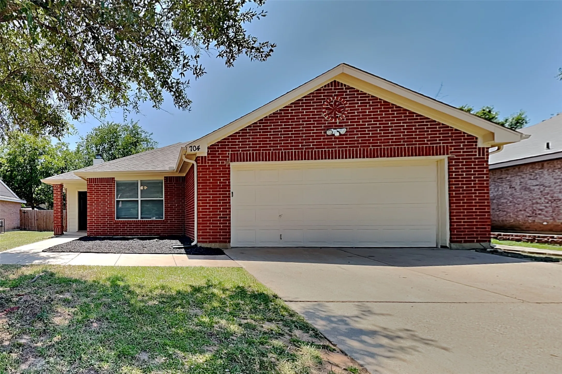Single Family Residence For Rent in Tarrant County , 704 Flamingo Drive, Saginaw, Texas 76131, 3 Bedroom, 2 Bathroom, 2 Garage spaces, 1,532 Sqft, built in 2004, mls#21349157, Real Estate Agent in Saginaw, Homes For Rent in Tarrant county, Homes For Rent in Saginaw, Realtor in Saginaw Texas, Real Estate Brokerage Independent Realty Texas, Luminita Cordes Realtor