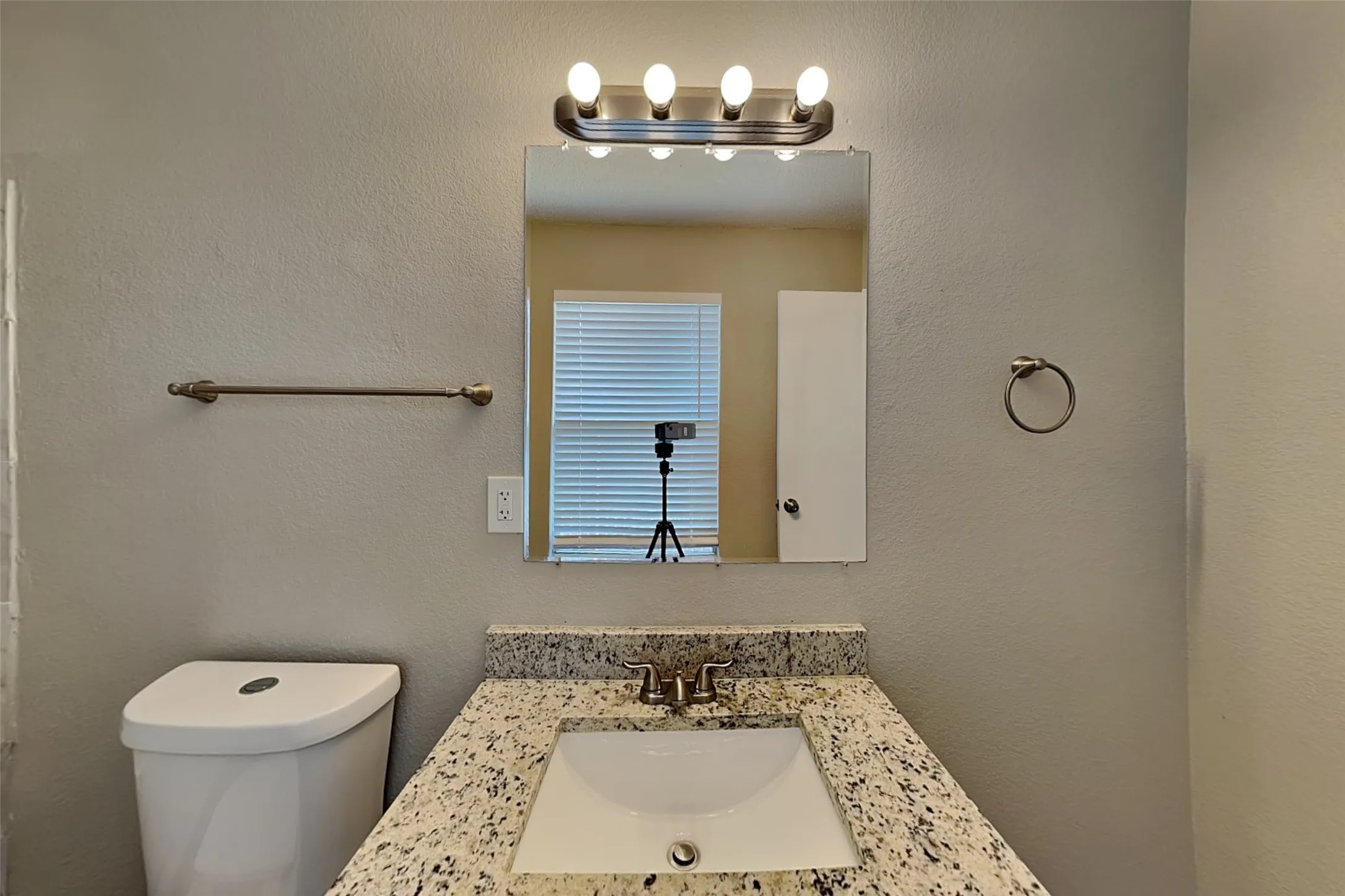 Single Family Residence For Rent in Tarrant County , 704 Flamingo Drive, Saginaw, Texas 76131, 3 Bedroom, 2 Bathroom, 2 Garage spaces, 1,532 Sqft, built in 2004, mls#21349157, Real Estate Agent in Saginaw, Homes For Rent in Tarrant county, Homes For Rent in Saginaw, Realtor in Saginaw Texas, Real Estate Brokerage Independent Realty Texas, Luminita Cordes Realtor
