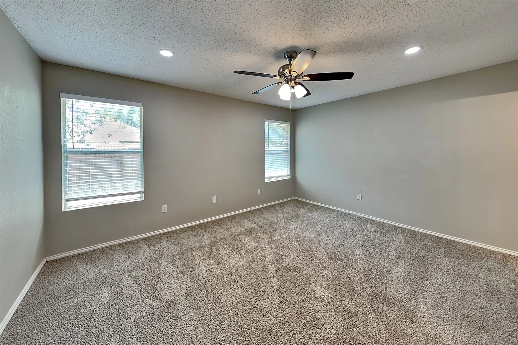 Single Family Residence For Rent in Tarrant County , 704 Flamingo Drive, Saginaw, Texas 76131, 3 Bedroom, 2 Bathroom, 2 Garage spaces, 1,532 Sqft, built in 2004, mls#21349157, Real Estate Agent in Saginaw, Homes For Rent in Tarrant county, Homes For Rent in Saginaw, Realtor in Saginaw Texas, Real Estate Brokerage Independent Realty Texas, Luminita Cordes Realtor