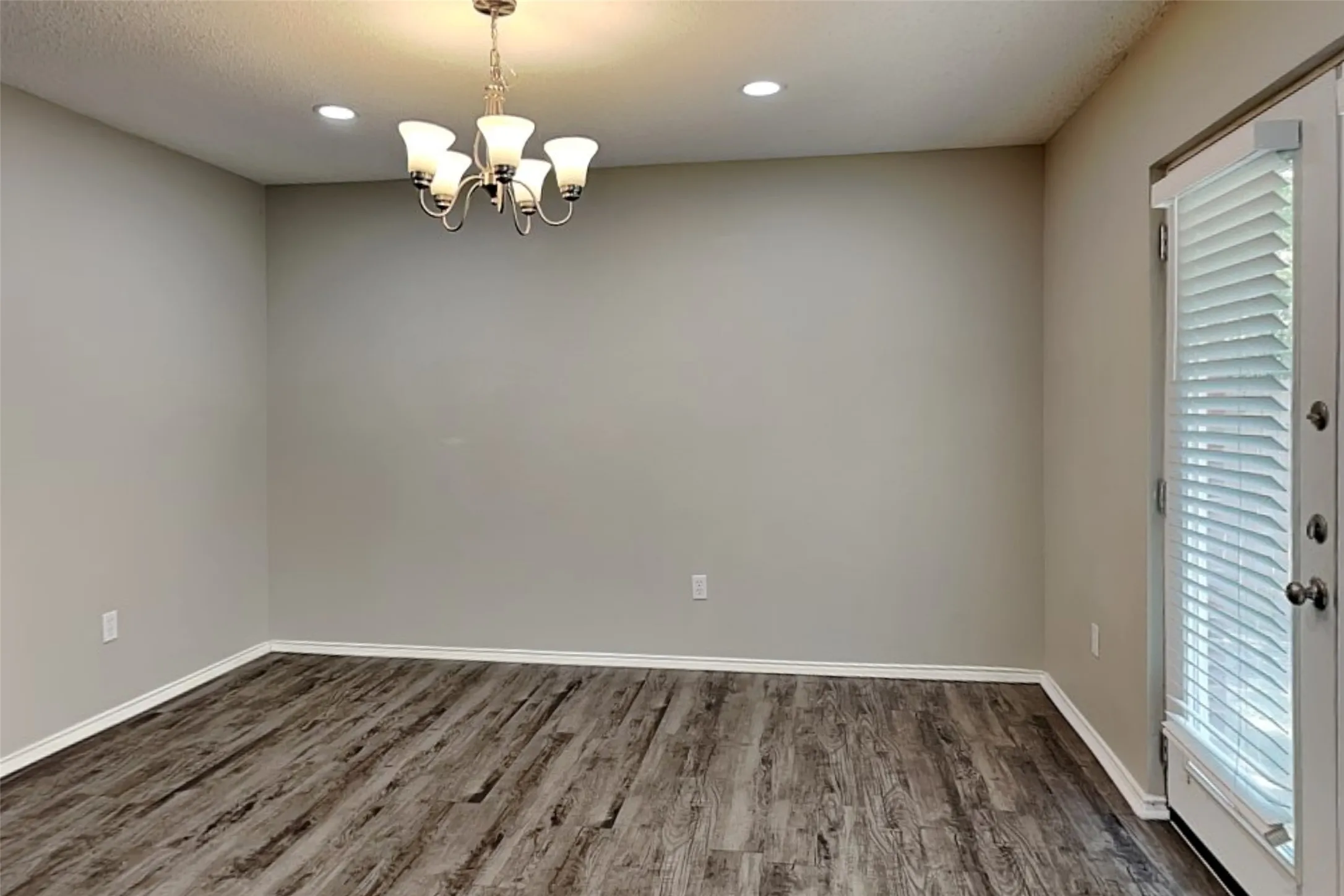 Single Family Residence For Rent in Tarrant County , 704 Flamingo Drive, Saginaw, Texas 76131, 3 Bedroom, 2 Bathroom, 2 Garage spaces, 1,532 Sqft, built in 2004, mls#21349157, Real Estate Agent in Saginaw, Homes For Rent in Tarrant county, Homes For Rent in Saginaw, Realtor in Saginaw Texas, Real Estate Brokerage Independent Realty Texas, Luminita Cordes Realtor