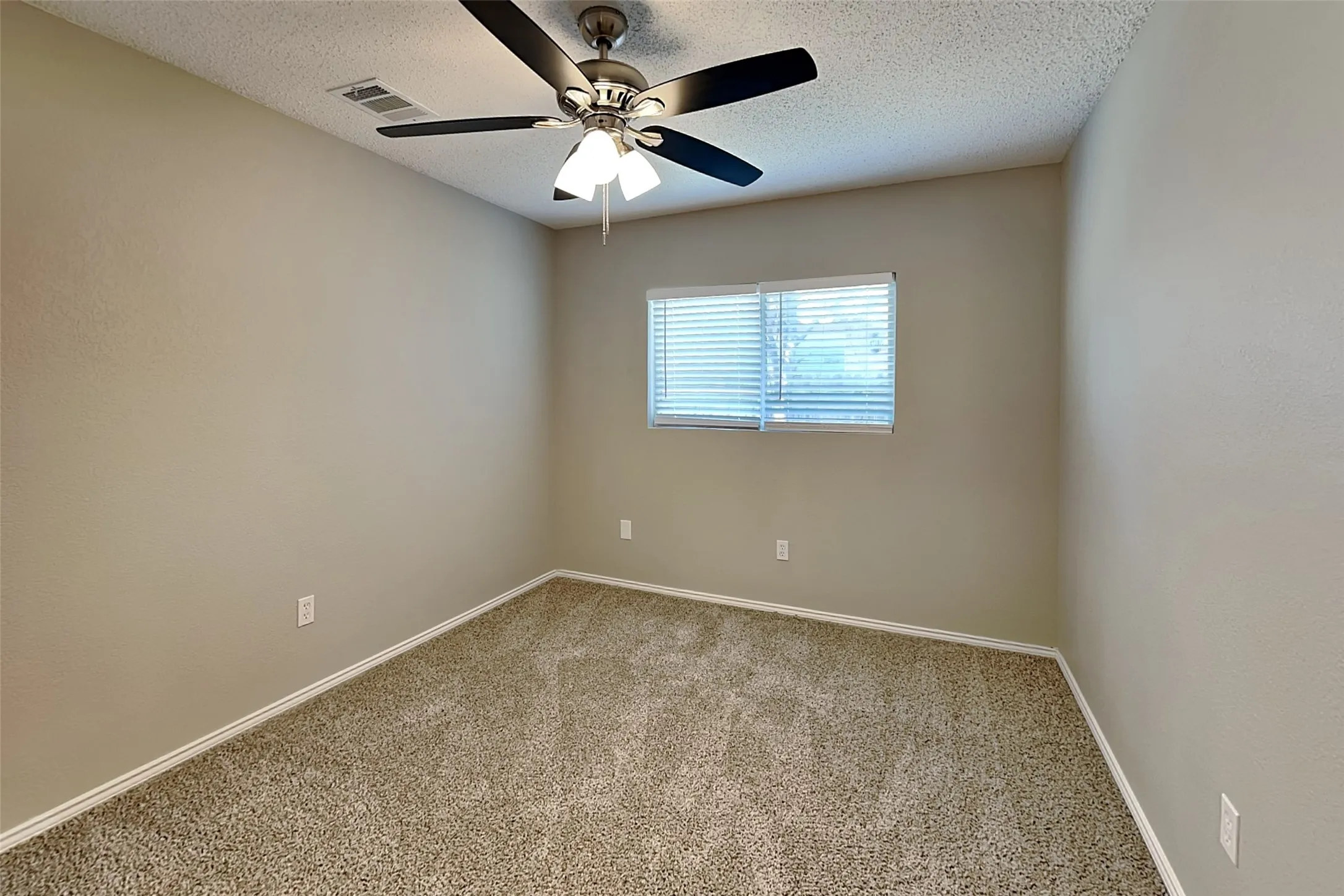 Single Family Residence For Rent in Tarrant County , 704 Flamingo Drive, Saginaw, Texas 76131, 3 Bedroom, 2 Bathroom, 2 Garage spaces, 1,532 Sqft, built in 2004, mls#21349157, Real Estate Agent in Saginaw, Homes For Rent in Tarrant county, Homes For Rent in Saginaw, Realtor in Saginaw Texas, Real Estate Brokerage Independent Realty Texas, Luminita Cordes Realtor