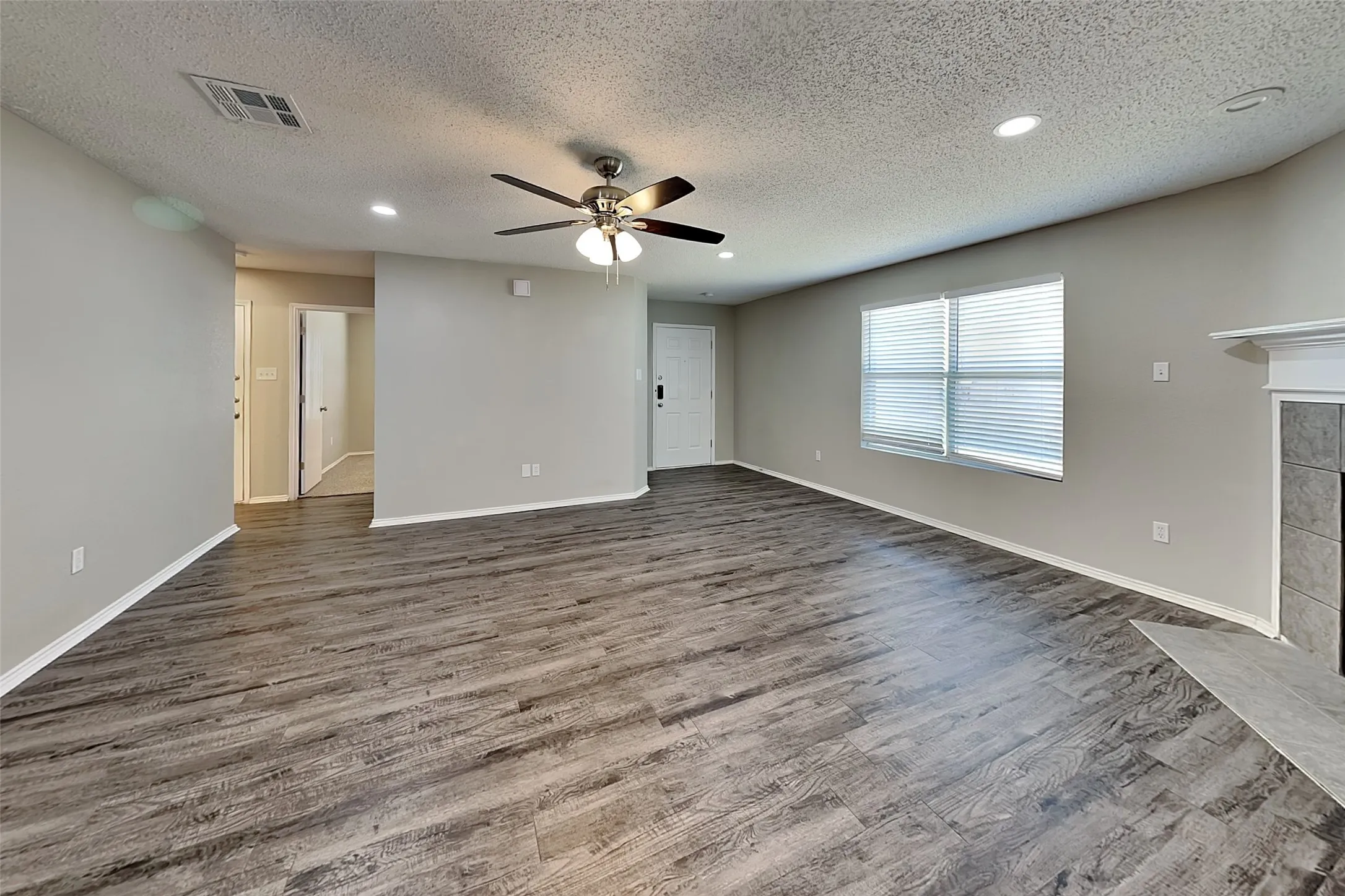 Single Family Residence For Rent in Tarrant County , 704 Flamingo Drive, Saginaw, Texas 76131, 3 Bedroom, 2 Bathroom, 2 Garage spaces, 1,532 Sqft, built in 2004, mls#21349157, Real Estate Agent in Saginaw, Homes For Rent in Tarrant county, Homes For Rent in Saginaw, Realtor in Saginaw Texas, Real Estate Brokerage Independent Realty Texas, Luminita Cordes Realtor