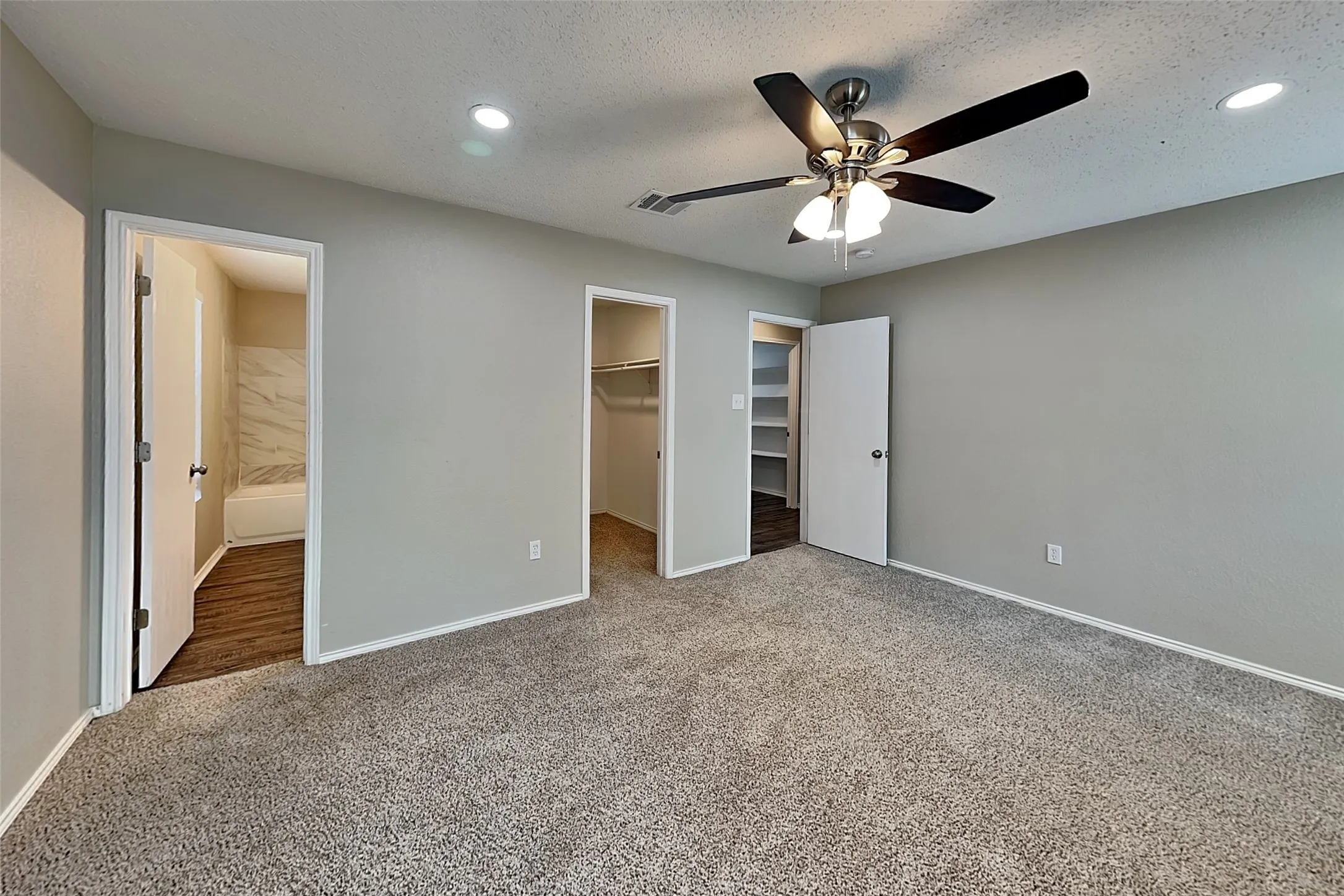Single Family Residence For Rent in Tarrant County , 704 Flamingo Drive, Saginaw, Texas 76131, 3 Bedroom, 2 Bathroom, 2 Garage spaces, 1,532 Sqft, built in 2004, mls#21349157, Real Estate Agent in Saginaw, Homes For Rent in Tarrant county, Homes For Rent in Saginaw, Realtor in Saginaw Texas, Real Estate Brokerage Independent Realty Texas, Luminita Cordes Realtor