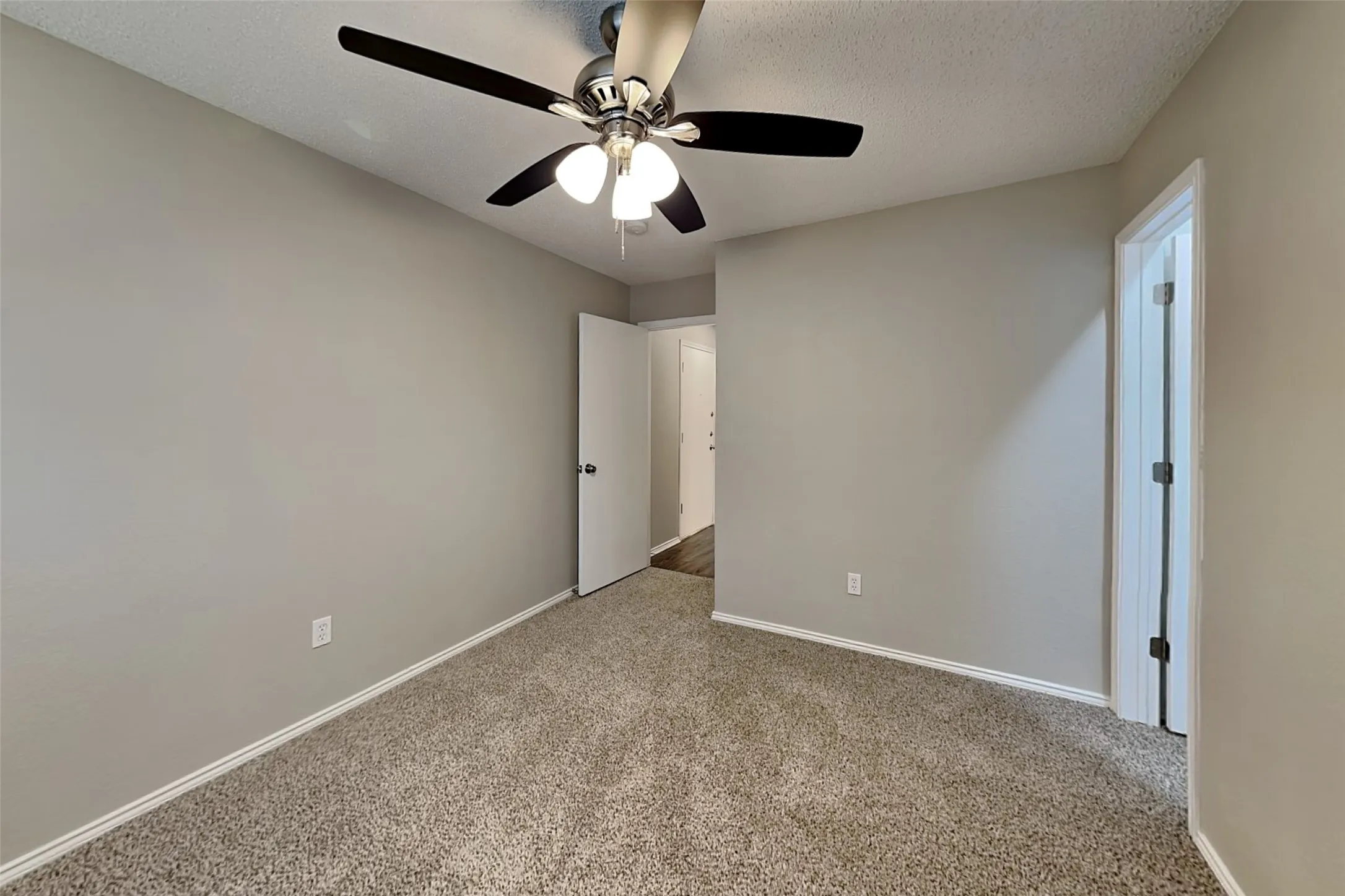Single Family Residence For Rent in Tarrant County , 704 Flamingo Drive, Saginaw, Texas 76131, 3 Bedroom, 2 Bathroom, 2 Garage spaces, 1,532 Sqft, built in 2004, mls#21349157, Real Estate Agent in Saginaw, Homes For Rent in Tarrant county, Homes For Rent in Saginaw, Realtor in Saginaw Texas, Real Estate Brokerage Independent Realty Texas, Luminita Cordes Realtor