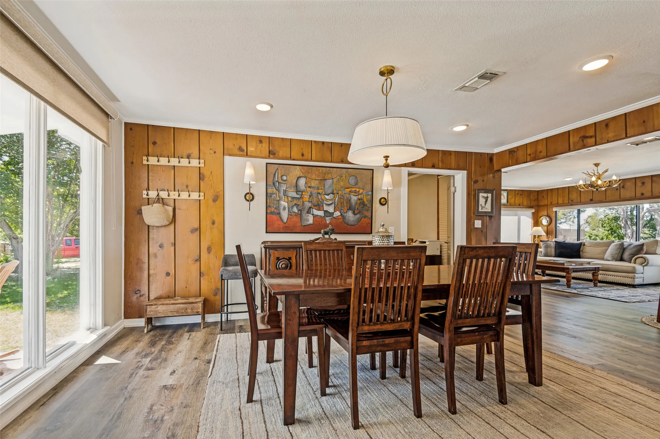 Dining room seats 6 comfortably. Floor to ceiling window for natural light.