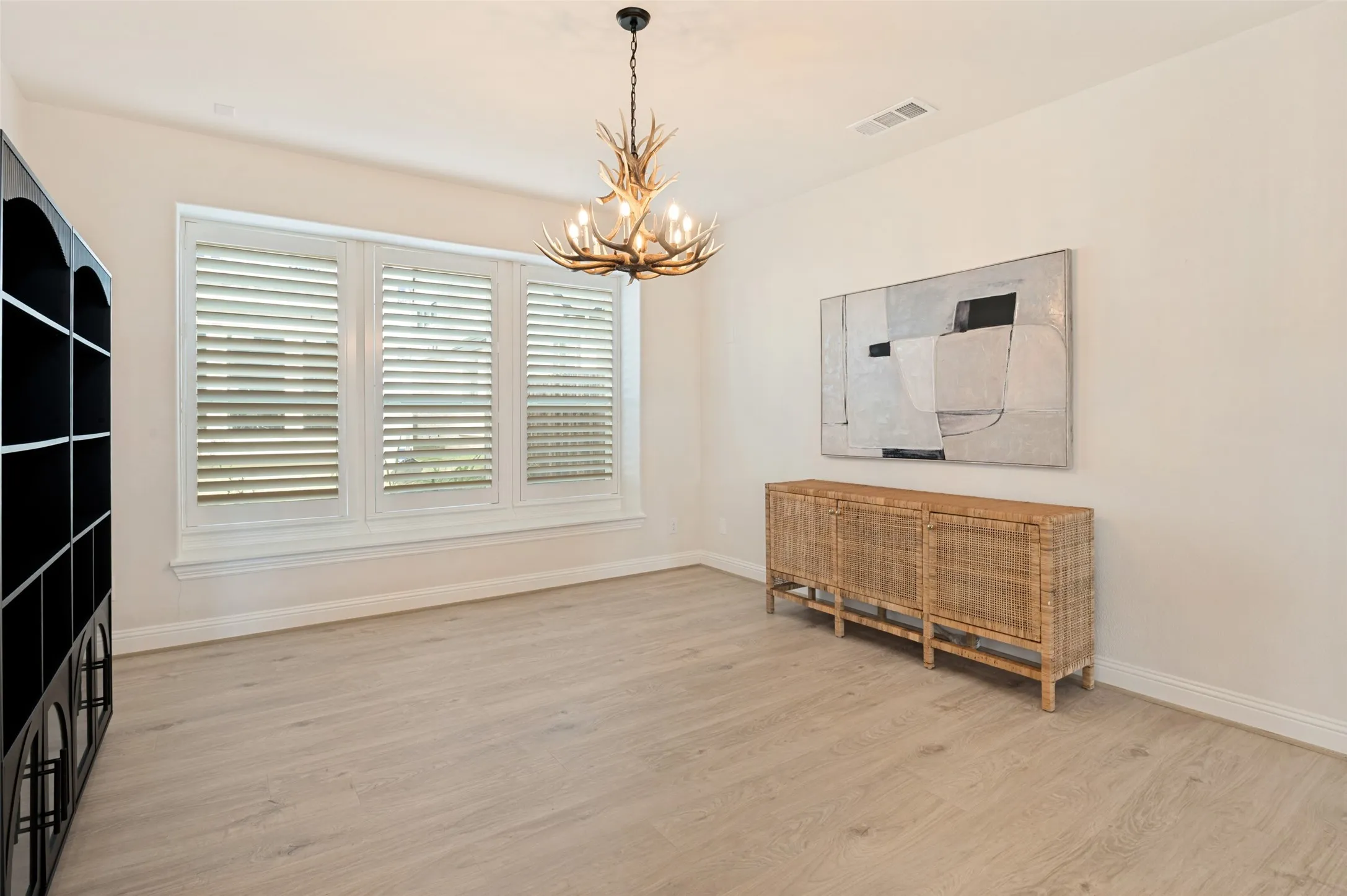 Single Family Residence For Rent in Dallas County , 2411 Perdue Avenue, Irving, Texas 75062, 5 Bedroom, 4 Bathroom, 2 Garage spaces, 3,493 Sqft, built in 2024, mls#21343636, Real Estate Agent in Irving, Homes For Rent in Dallas county, Homes For Rent in Irving, Realtor in Irving Texas, Real Estate Brokerage Independent Realty Texas, Luminita Cordes Realtor