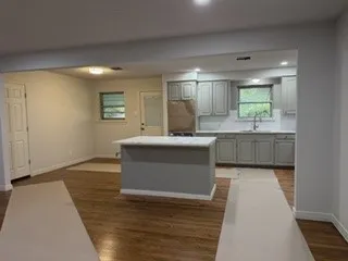 Single Family Residence For Rent in Dallas County , 2615 Southwood Drive, Dallas, Texas 75233, 3 Bedrooms, 2 Bathrooms, 1 Garage spaces, 1,391 Sqft, built in 1955, Price $2,650, mls#21349098, Real Estate Agent in Dallas, Homes For Rent in Dallas county, Homes For Rent in Dallas, Realtor in Dallas Texas, Real Estate Brokerage Independent Realty Texas, Luminita Cordes Realtor