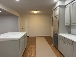 Single Family Residence For Rent in Dallas County , 2615 Southwood Drive, Dallas, Texas 75233, 3 Bedrooms, 2 Bathrooms, 1 Garage spaces, 1,391 Sqft, built in 1955, Price $2,650, mls#21349098, Real Estate Agent in Dallas, Homes For Rent in Dallas county, Homes For Rent in Dallas, Realtor in Dallas Texas, Real Estate Brokerage Independent Realty Texas, Luminita Cordes Realtor