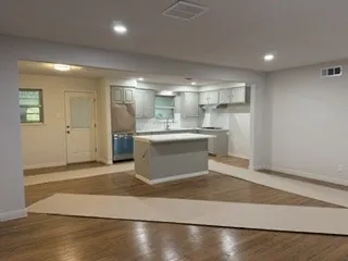 Single Family Residence For Rent in Dallas County , 2615 Southwood Drive, Dallas, Texas 75233, 3 Bedrooms, 2 Bathrooms, 1 Garage spaces, 1,391 Sqft, built in 1955, Price $2,650, mls#21349098, Real Estate Agent in Dallas, Homes For Rent in Dallas county, Homes For Rent in Dallas, Realtor in Dallas Texas, Real Estate Brokerage Independent Realty Texas, Luminita Cordes Realtor