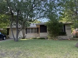 Single Family Residence For Rent in Dallas County , 2615 Southwood Drive, Dallas, Texas 75233, 3 Bedrooms, 2 Bathrooms, 1 Garage spaces, 1,391 Sqft, built in 1955, Price $2,650, mls#21349098, Real Estate Agent in Dallas, Homes For Rent in Dallas county, Homes For Rent in Dallas, Realtor in Dallas Texas, Real Estate Brokerage Independent Realty Texas, Luminita Cordes Realtor