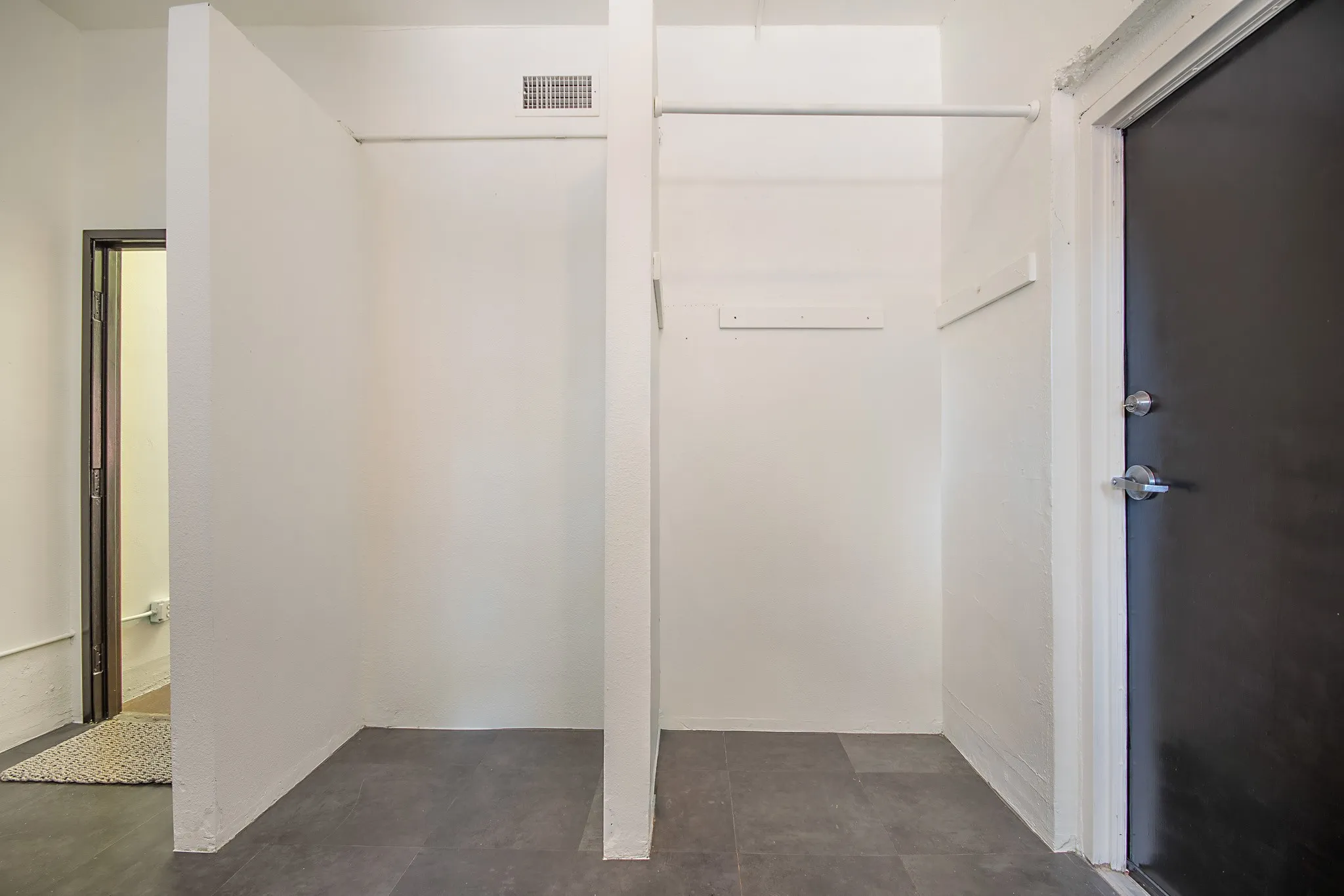 Condominium For Sale in Dallas County , 4212 Main Street, Dallas, Texas 75226, 1 Bedroom, 1 Bathroom, Garage spaces, 1,776 Sqft, built in 1952, mls#21344507, Real Estate Agent in Dallas, Homes For Sale in Dallas county, Homes For Sale in Dallas, Realtor in Dallas Texas, Real Estate Brokerage Independent Realty Texas, Luminita Cordes Realtor