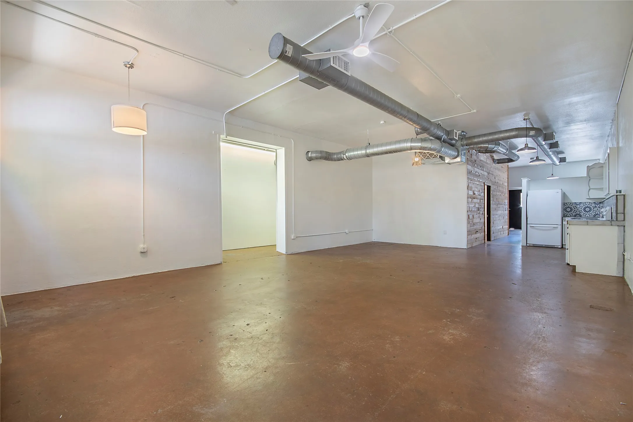 Condominium For Sale in Dallas County , 4212 Main Street, Dallas, Texas 75226, 1 Bedroom, 1 Bathroom, Garage spaces, 1,776 Sqft, built in 1952, mls#21344507, Real Estate Agent in Dallas, Homes For Sale in Dallas county, Homes For Sale in Dallas, Realtor in Dallas Texas, Real Estate Brokerage Independent Realty Texas, Luminita Cordes Realtor