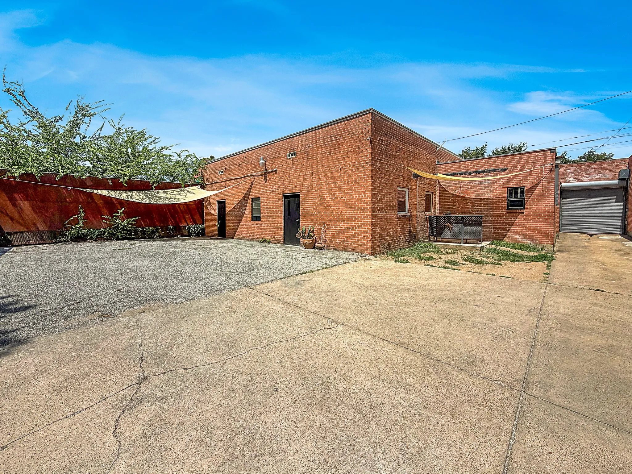 Condominium For Sale in Dallas County , 4212 Main Street, Dallas, Texas 75226, 1 Bedroom, 1 Bathroom, Garage spaces, 1,776 Sqft, built in 1952, mls#21344507, Real Estate Agent in Dallas, Homes For Sale in Dallas county, Homes For Sale in Dallas, Realtor in Dallas Texas, Real Estate Brokerage Independent Realty Texas, Luminita Cordes Realtor