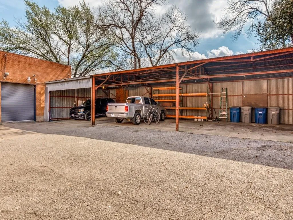 Condominium For Sale in Dallas County , 4212 Main Street, Dallas, Texas 75226, 1 Bedroom, 1 Bathroom, Garage spaces, 1,776 Sqft, built in 1952, mls#21344507, Real Estate Agent in Dallas, Homes For Sale in Dallas county, Homes For Sale in Dallas, Realtor in Dallas Texas, Real Estate Brokerage Independent Realty Texas, Luminita Cordes Realtor