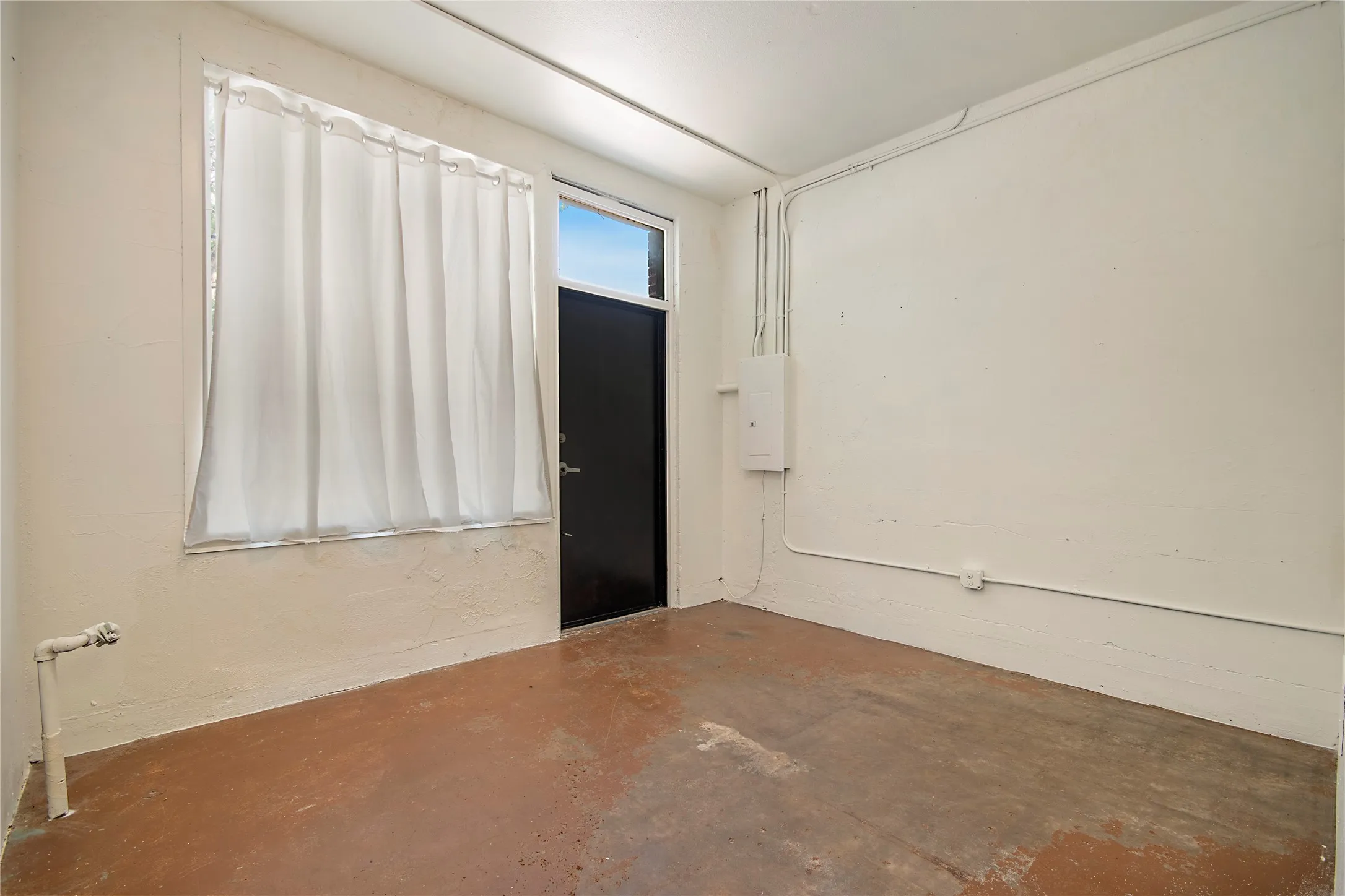 Condominium For Sale in Dallas County , 4212 Main Street, Dallas, Texas 75226, 1 Bedroom, 1 Bathroom, Garage spaces, 1,776 Sqft, built in 1952, mls#21344507, Real Estate Agent in Dallas, Homes For Sale in Dallas county, Homes For Sale in Dallas, Realtor in Dallas Texas, Real Estate Brokerage Independent Realty Texas, Luminita Cordes Realtor