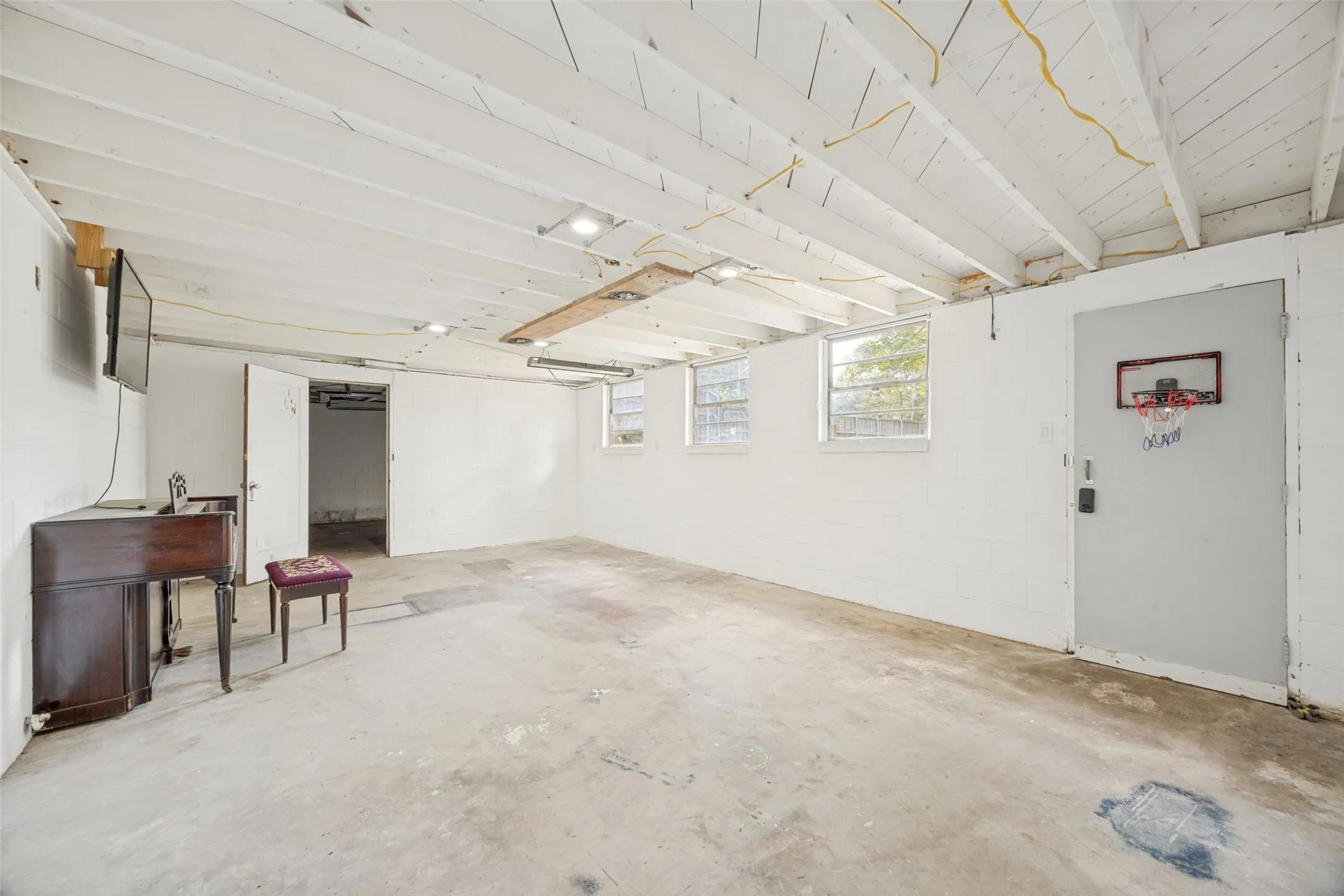 Single Family Residence For Sale in Grayson County , 1600 W Hull Street, Denison, Texas 75020, 3 Bedroom, 2 Bathroom, 1 Garage spaces, 1,904 Sqft, built in 1954, mls#21349183, Real Estate Agent in Denison, Homes For Sale in Grayson county, Homes For Sale in Denison, Realtor in Denison Texas, Real Estate Brokerage Independent Realty Texas, Luminita Cordes Realtor