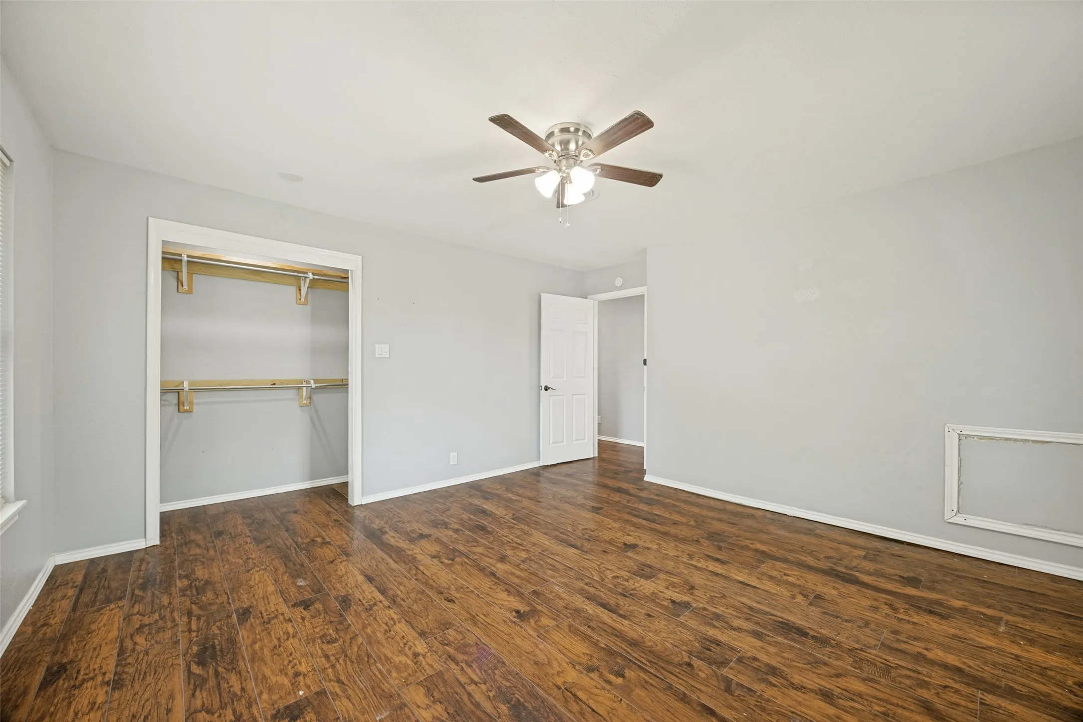 Single Family Residence For Sale in Grayson County , 1600 W Hull Street, Denison, Texas 75020, 3 Bedroom, 2 Bathroom, 1 Garage spaces, 1,904 Sqft, built in 1954, mls#21349183, Real Estate Agent in Denison, Homes For Sale in Grayson county, Homes For Sale in Denison, Realtor in Denison Texas, Real Estate Brokerage Independent Realty Texas, Luminita Cordes Realtor