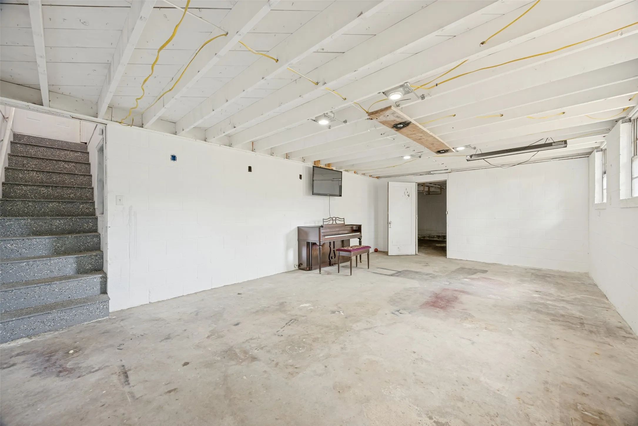 Single Family Residence For Sale in Grayson County , 1600 W Hull Street, Denison, Texas 75020, 3 Bedroom, 2 Bathroom, 1 Garage spaces, 1,904 Sqft, built in 1954, mls#21349183, Real Estate Agent in Denison, Homes For Sale in Grayson county, Homes For Sale in Denison, Realtor in Denison Texas, Real Estate Brokerage Independent Realty Texas, Luminita Cordes Realtor
