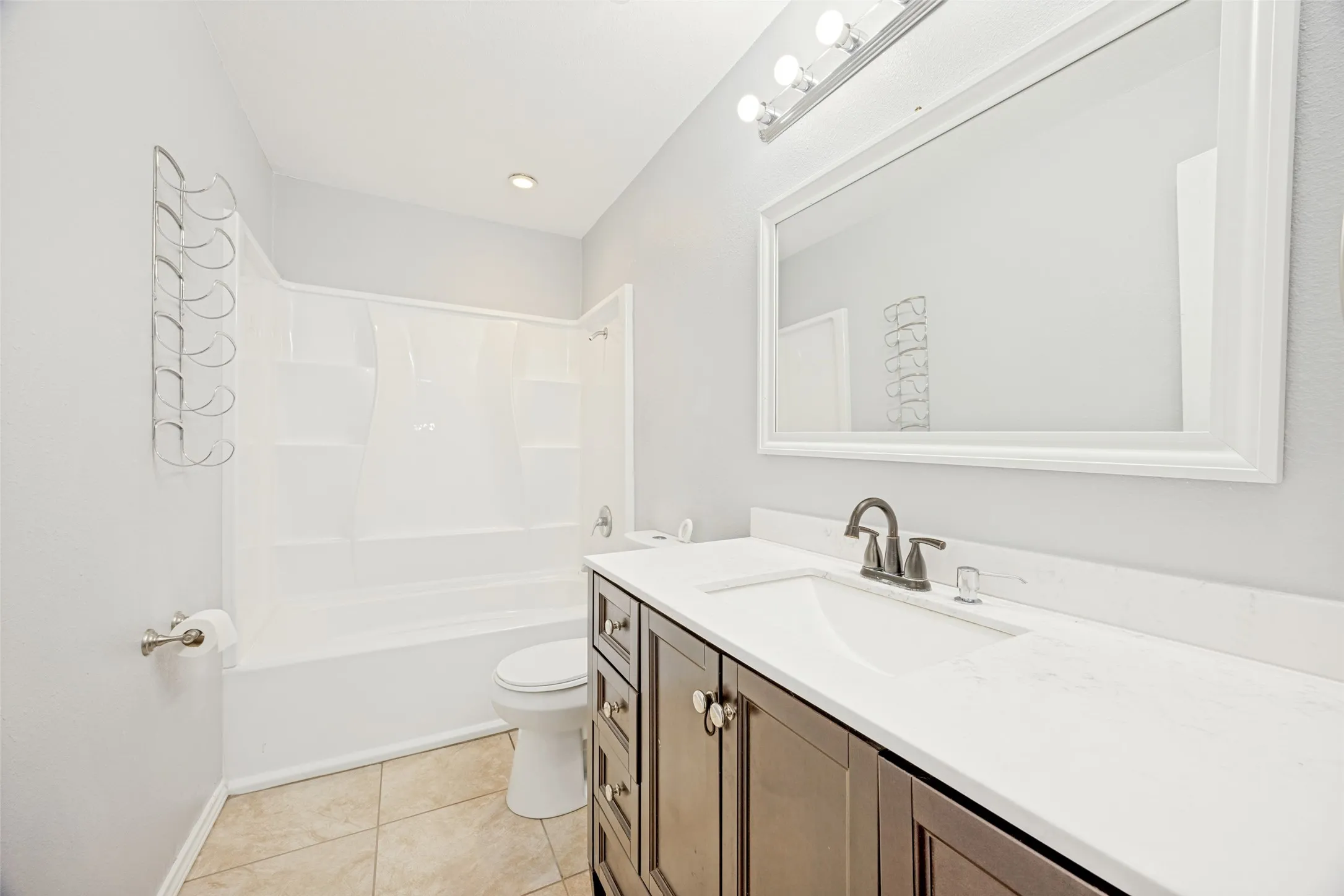 Single Family Residence For Sale in Grayson County , 1600 W Hull Street, Denison, Texas 75020, 3 Bedroom, 2 Bathroom, 1 Garage spaces, 1,904 Sqft, built in 1954, mls#21349183, Real Estate Agent in Denison, Homes For Sale in Grayson county, Homes For Sale in Denison, Realtor in Denison Texas, Real Estate Brokerage Independent Realty Texas, Luminita Cordes Realtor