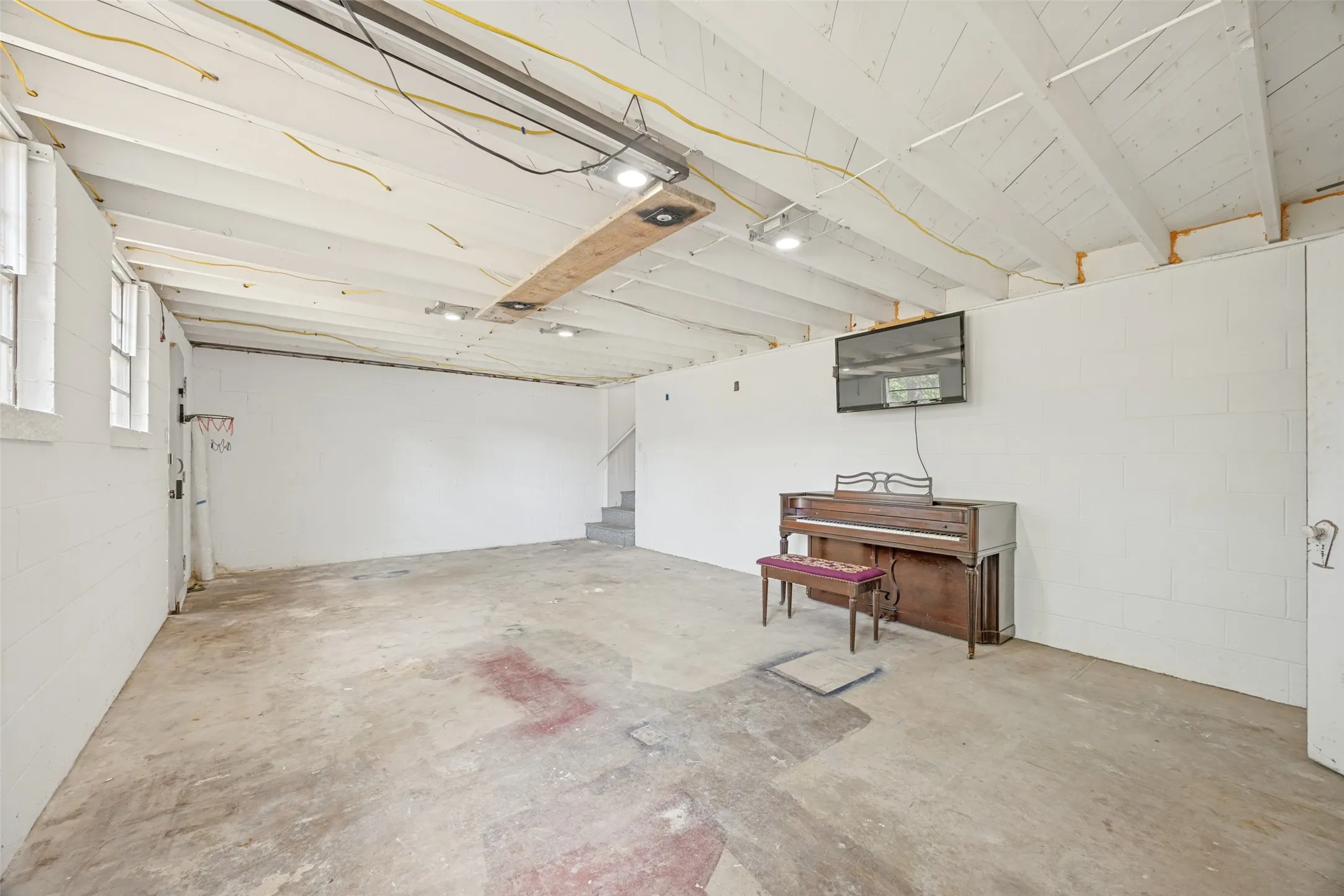 Single Family Residence For Sale in Grayson County , 1600 W Hull Street, Denison, Texas 75020, 3 Bedroom, 2 Bathroom, 1 Garage spaces, 1,904 Sqft, built in 1954, mls#21349183, Real Estate Agent in Denison, Homes For Sale in Grayson county, Homes For Sale in Denison, Realtor in Denison Texas, Real Estate Brokerage Independent Realty Texas, Luminita Cordes Realtor