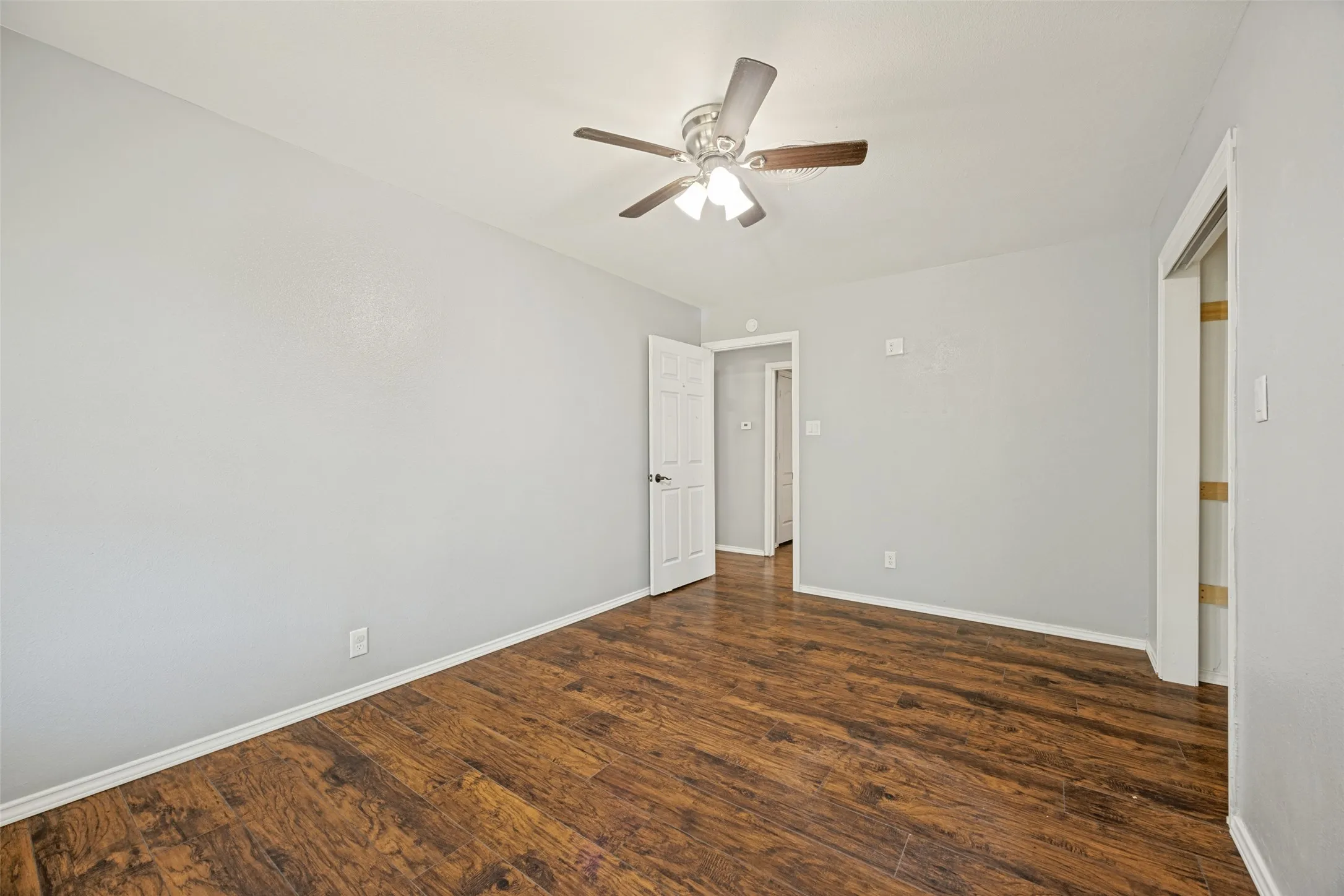 Single Family Residence For Sale in Grayson County , 1600 W Hull Street, Denison, Texas 75020, 3 Bedroom, 2 Bathroom, 1 Garage spaces, 1,904 Sqft, built in 1954, mls#21349183, Real Estate Agent in Denison, Homes For Sale in Grayson county, Homes For Sale in Denison, Realtor in Denison Texas, Real Estate Brokerage Independent Realty Texas, Luminita Cordes Realtor