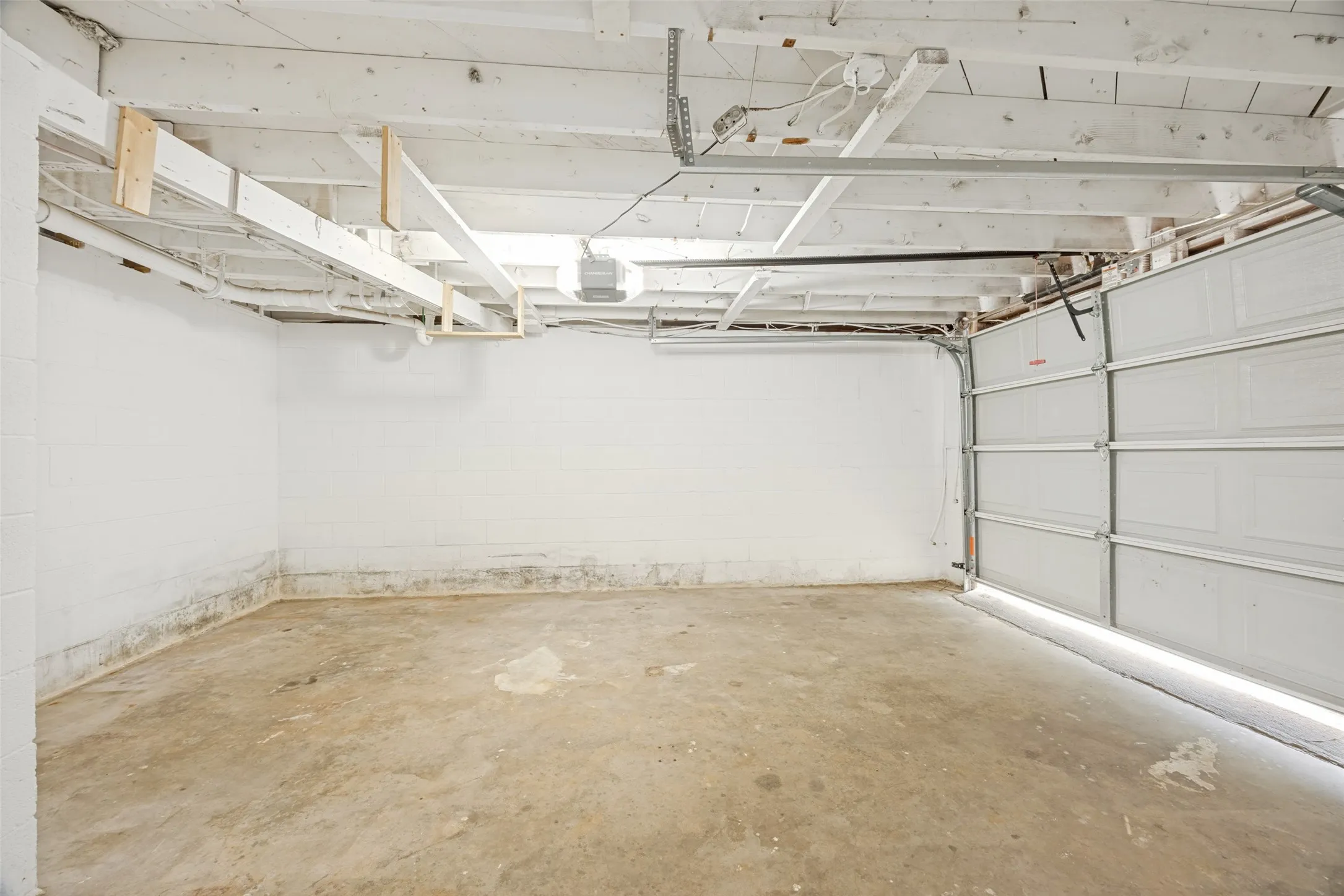 Single Family Residence For Sale in Grayson County , 1600 W Hull Street, Denison, Texas 75020, 3 Bedroom, 2 Bathroom, 1 Garage spaces, 1,904 Sqft, built in 1954, mls#21349183, Real Estate Agent in Denison, Homes For Sale in Grayson county, Homes For Sale in Denison, Realtor in Denison Texas, Real Estate Brokerage Independent Realty Texas, Luminita Cordes Realtor