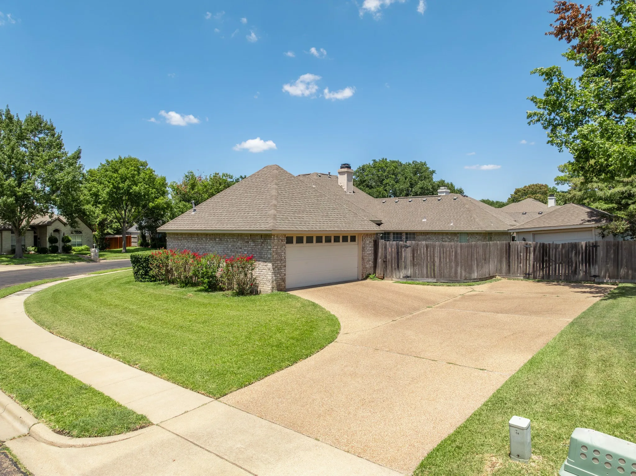 Single Family Residence For Sale in Mc Lennan County , 10108 Polo Park Circle, Waco, Texas 76712, 3 Bedroom, 3 Bathroom, 2 Garage spaces, 2,182 Sqft, built in 1995, mls#21349131, Real Estate Agent in Waco, Homes For Sale in Mc Lennan county, Homes For Sale in Waco, Realtor in Waco Texas, Real Estate Brokerage Independent Realty Texas, Luminita Cordes Realtor