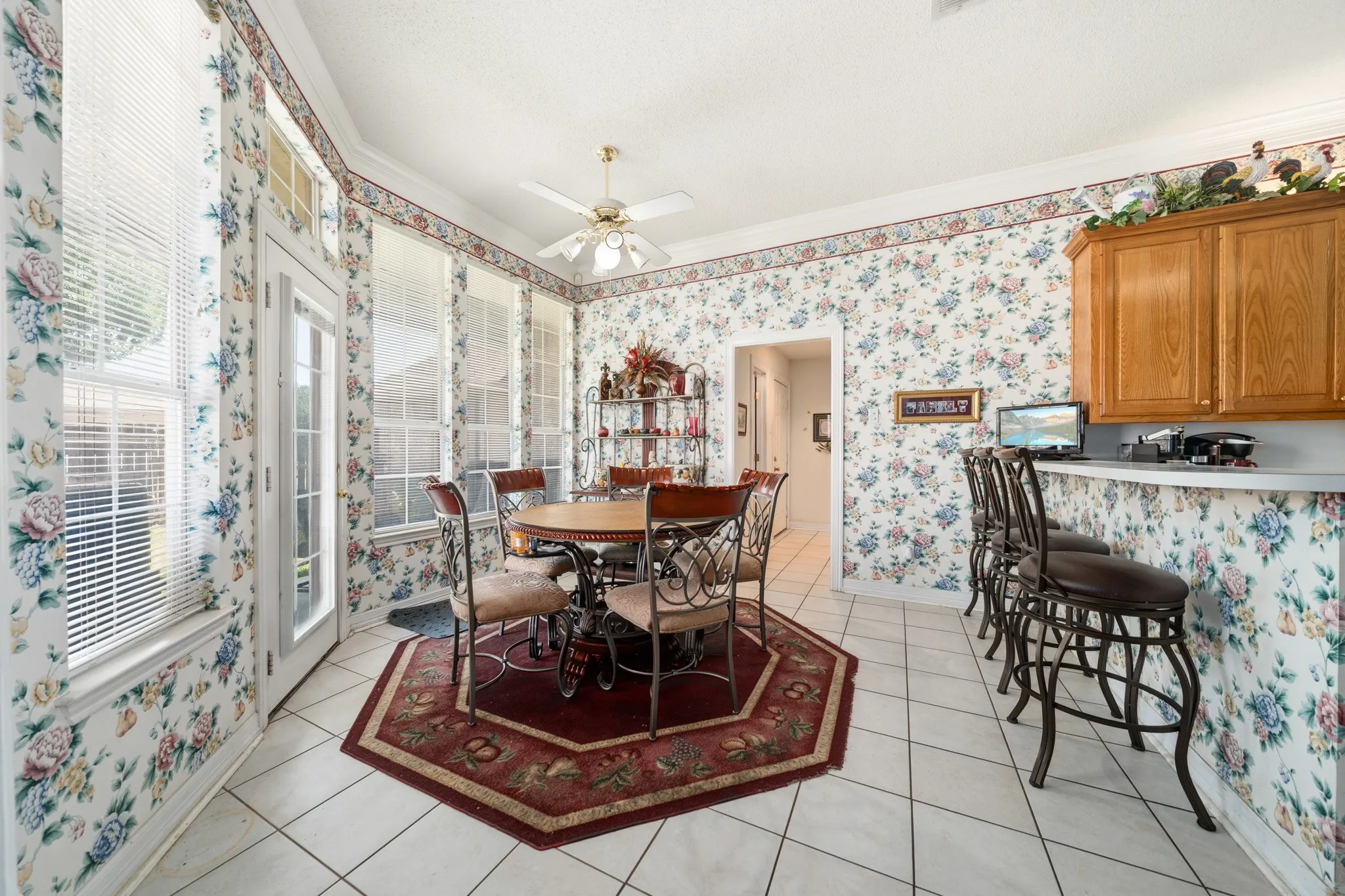 Single Family Residence For Sale in Mc Lennan County , 10108 Polo Park Circle, Waco, Texas 76712, 3 Bedroom, 3 Bathroom, 2 Garage spaces, 2,182 Sqft, built in 1995, mls#21349131, Real Estate Agent in Waco, Homes For Sale in Mc Lennan county, Homes For Sale in Waco, Realtor in Waco Texas, Real Estate Brokerage Independent Realty Texas, Luminita Cordes Realtor