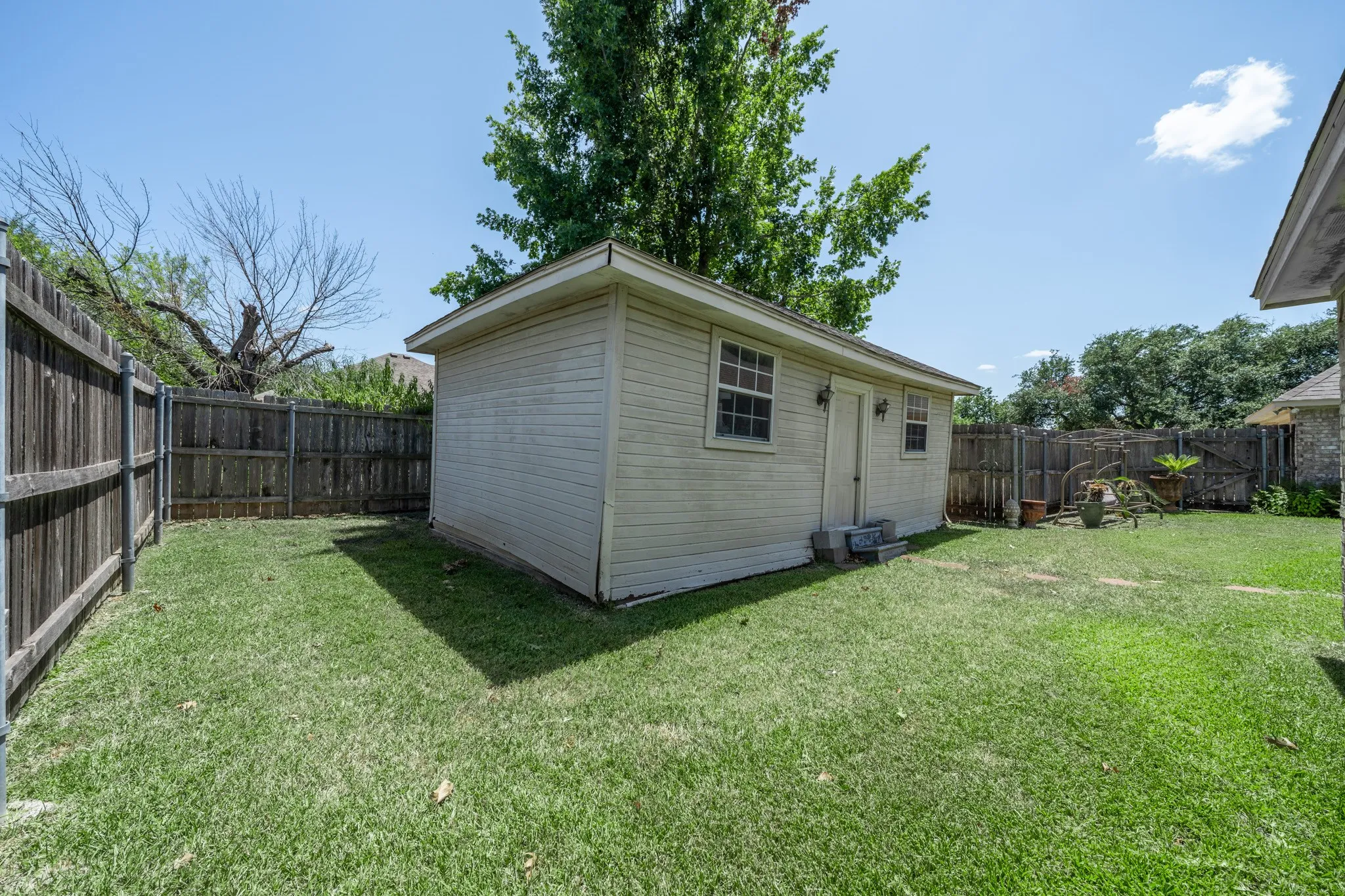 Single Family Residence For Sale in Mc Lennan County , 10108 Polo Park Circle, Waco, Texas 76712, 3 Bedroom, 3 Bathroom, 2 Garage spaces, 2,182 Sqft, built in 1995, mls#21349131, Real Estate Agent in Waco, Homes For Sale in Mc Lennan county, Homes For Sale in Waco, Realtor in Waco Texas, Real Estate Brokerage Independent Realty Texas, Luminita Cordes Realtor