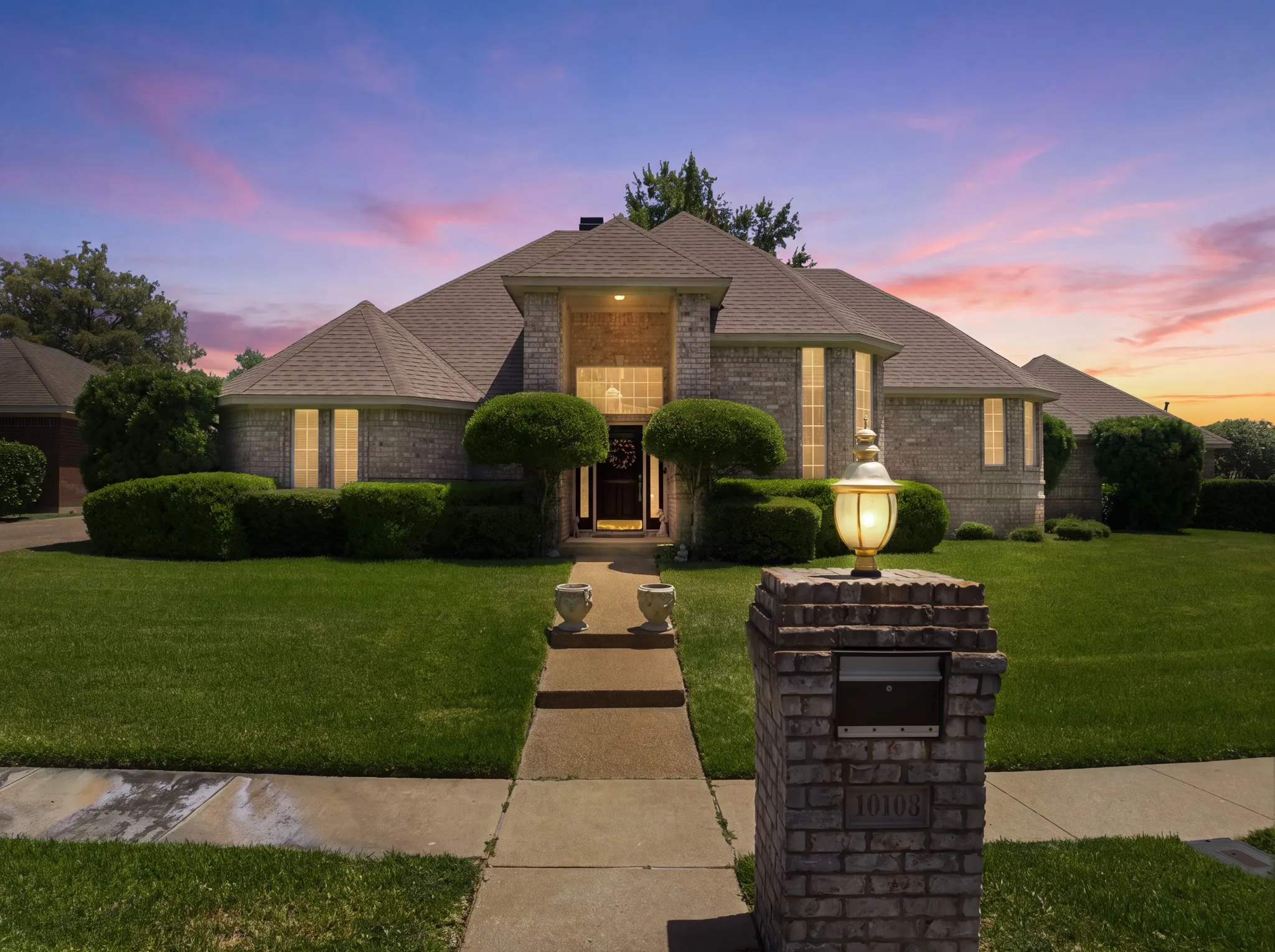Single Family Residence For Sale in Mc Lennan County , 10108 Polo Park Circle, Waco, Texas 76712, 3 Bedroom, 3 Bathroom, 2 Garage spaces, 2,182 Sqft, built in 1995, mls#21349131, Real Estate Agent in Waco, Homes For Sale in Mc Lennan county, Homes For Sale in Waco, Realtor in Waco Texas, Real Estate Brokerage Independent Realty Texas, Luminita Cordes Realtor