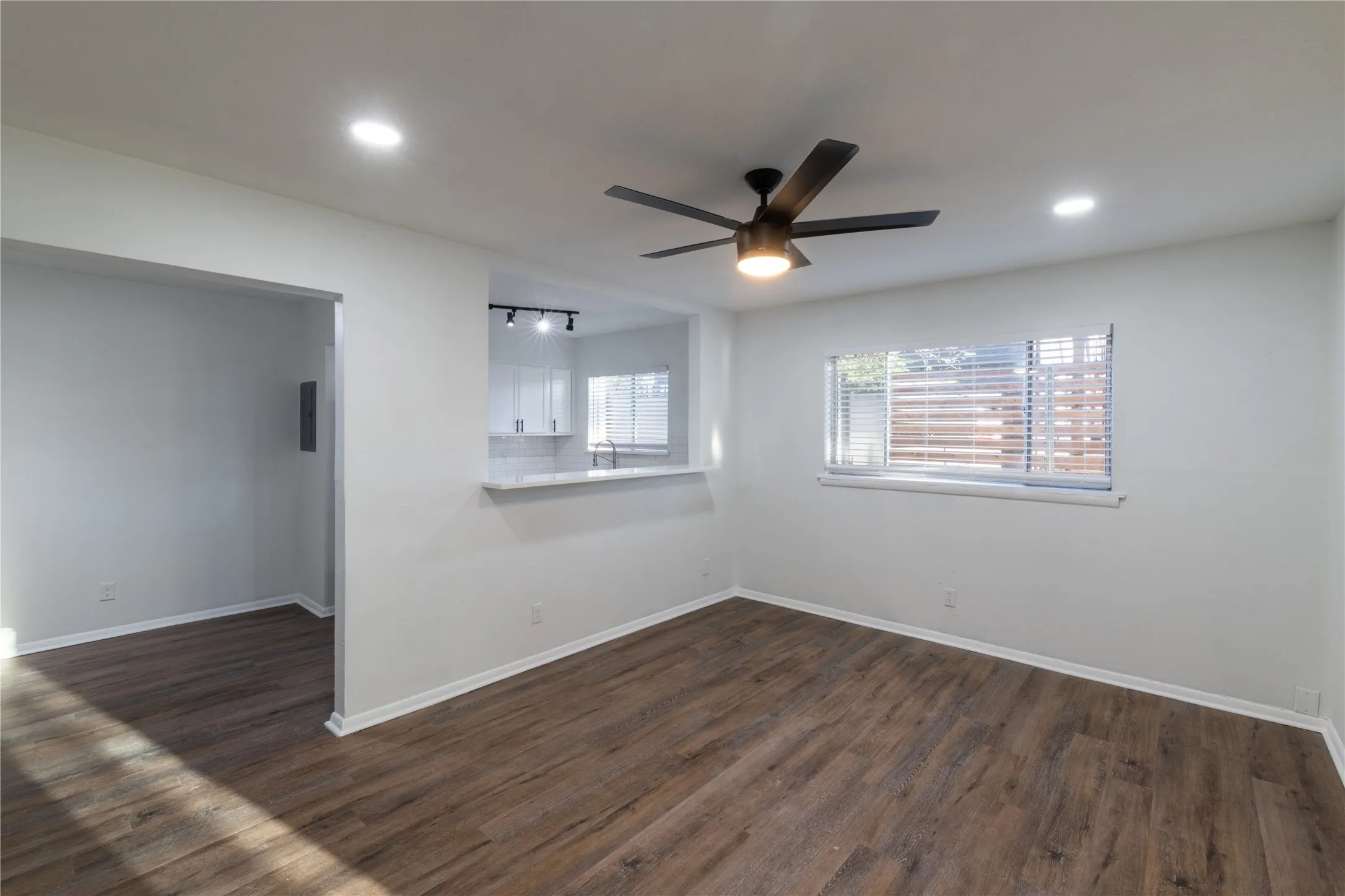 Apartment For Rent in Dallas County , 5921 Gaston Avenue C, Dallas, Texas 75214, 1 Bedroom, 1 Bathroom, Garage spaces, 662 Sqft, built in 1957, mls#21349139, Real Estate Agent in Dallas, Homes For Rent in Dallas county, Homes For Rent in Dallas, Realtor in Dallas Texas, Real Estate Brokerage Independent Realty Texas, Luminita Cordes Realtor
