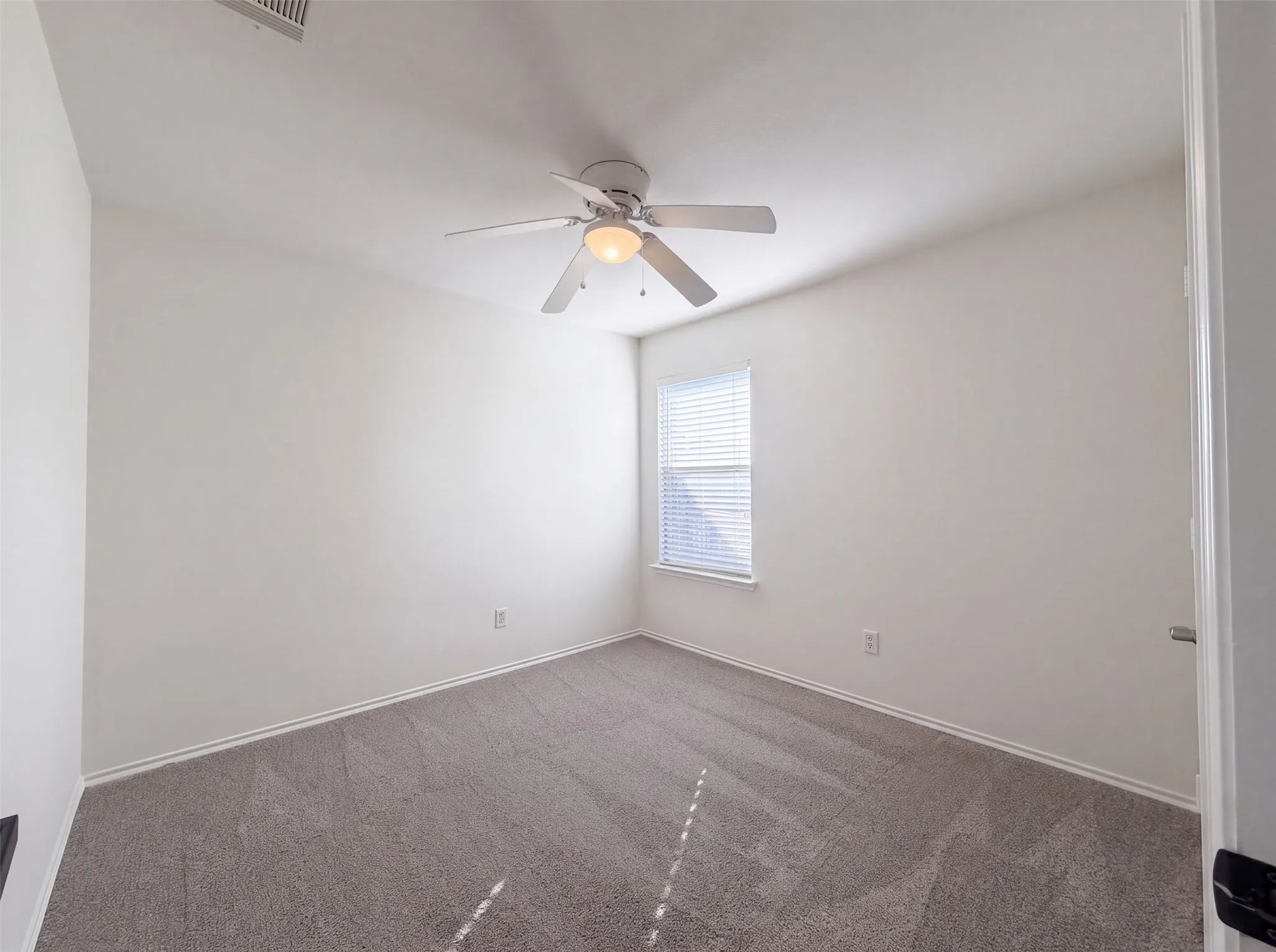 Single Family Residence For Sale in Collin County , 315 Elam Drive, Anna, Texas 75409, 4 Bedroom, 2 Bathroom, 2 Garage spaces, 1,832 Sqft, built in 2014, mls#21349188, Real Estate Agent in Anna, Homes For Sale in Collin county, Homes For Sale in Anna, Realtor in Anna Texas, Real Estate Brokerage Independent Realty Texas, Luminita Cordes Realtor