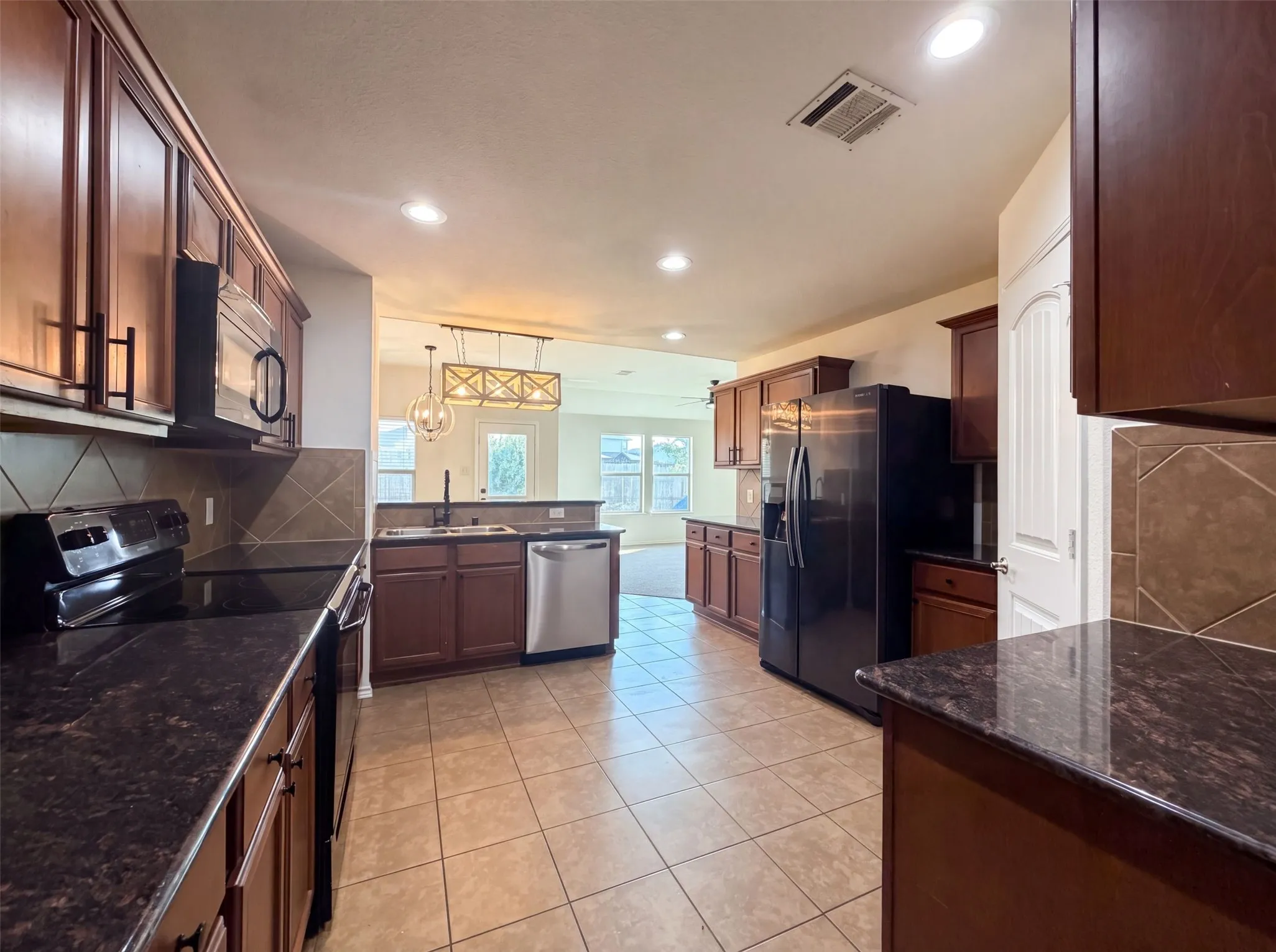 Single Family Residence For Sale in Collin County , 315 Elam Drive, Anna, Texas 75409, 4 Bedroom, 2 Bathroom, 2 Garage spaces, 1,832 Sqft, built in 2014, mls#21349188, Real Estate Agent in Anna, Homes For Sale in Collin county, Homes For Sale in Anna, Realtor in Anna Texas, Real Estate Brokerage Independent Realty Texas, Luminita Cordes Realtor