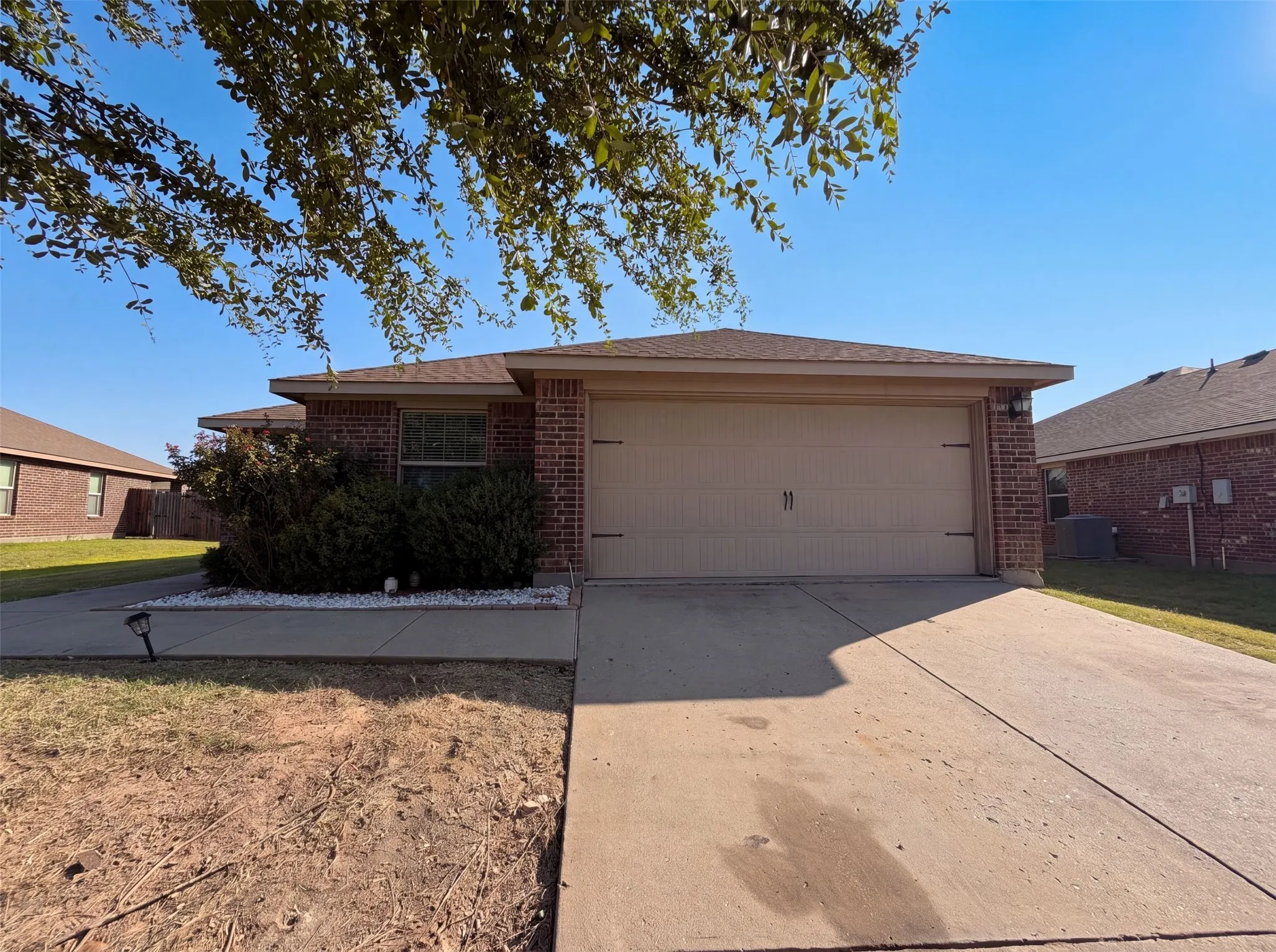 Single Family Residence For Sale in Collin County , 315 Elam Drive, Anna, Texas 75409, 4 Bedroom, 2 Bathroom, 2 Garage spaces, 1,832 Sqft, built in 2014, mls#21349188, Real Estate Agent in Anna, Homes For Sale in Collin county, Homes For Sale in Anna, Realtor in Anna Texas, Real Estate Brokerage Independent Realty Texas, Luminita Cordes Realtor