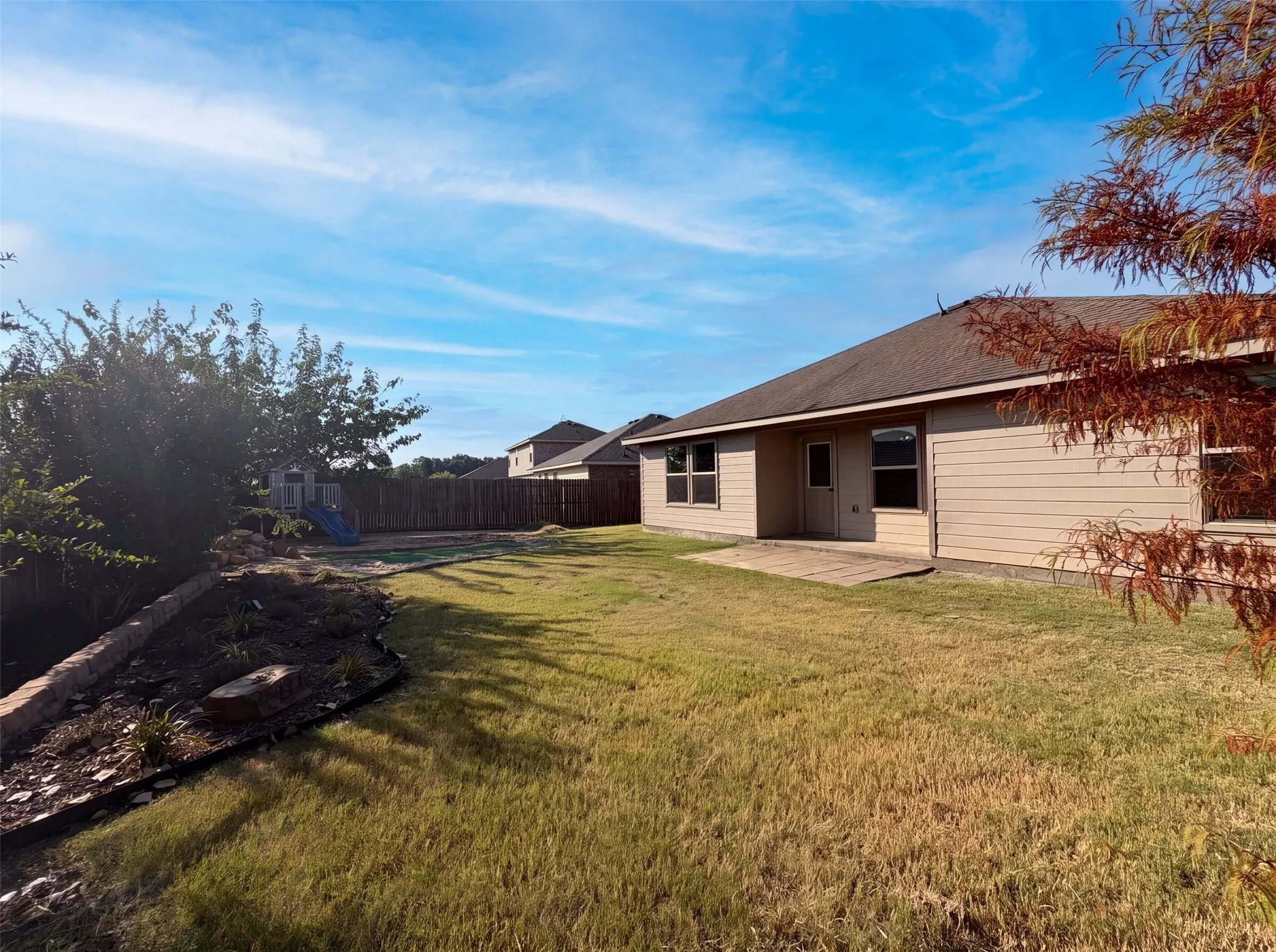 Single Family Residence For Sale in Collin County , 315 Elam Drive, Anna, Texas 75409, 4 Bedroom, 2 Bathroom, 2 Garage spaces, 1,832 Sqft, built in 2014, mls#21349188, Real Estate Agent in Anna, Homes For Sale in Collin county, Homes For Sale in Anna, Realtor in Anna Texas, Real Estate Brokerage Independent Realty Texas, Luminita Cordes Realtor