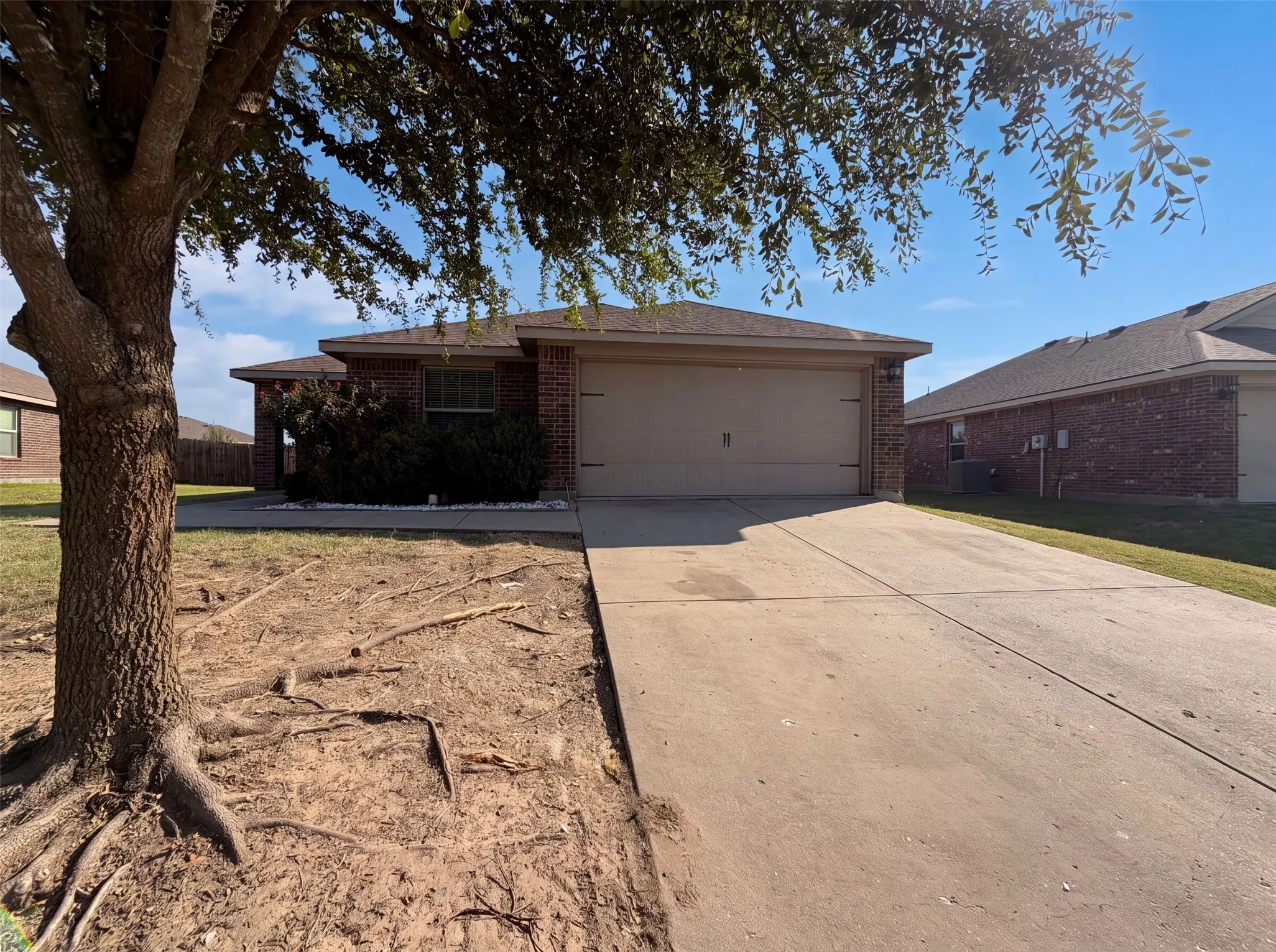 Single Family Residence For Sale in Collin County , 315 Elam Drive, Anna, Texas 75409, 4 Bedroom, 2 Bathroom, 2 Garage spaces, 1,832 Sqft, built in 2014, mls#21349188, Real Estate Agent in Anna, Homes For Sale in Collin county, Homes For Sale in Anna, Realtor in Anna Texas, Real Estate Brokerage Independent Realty Texas, Luminita Cordes Realtor