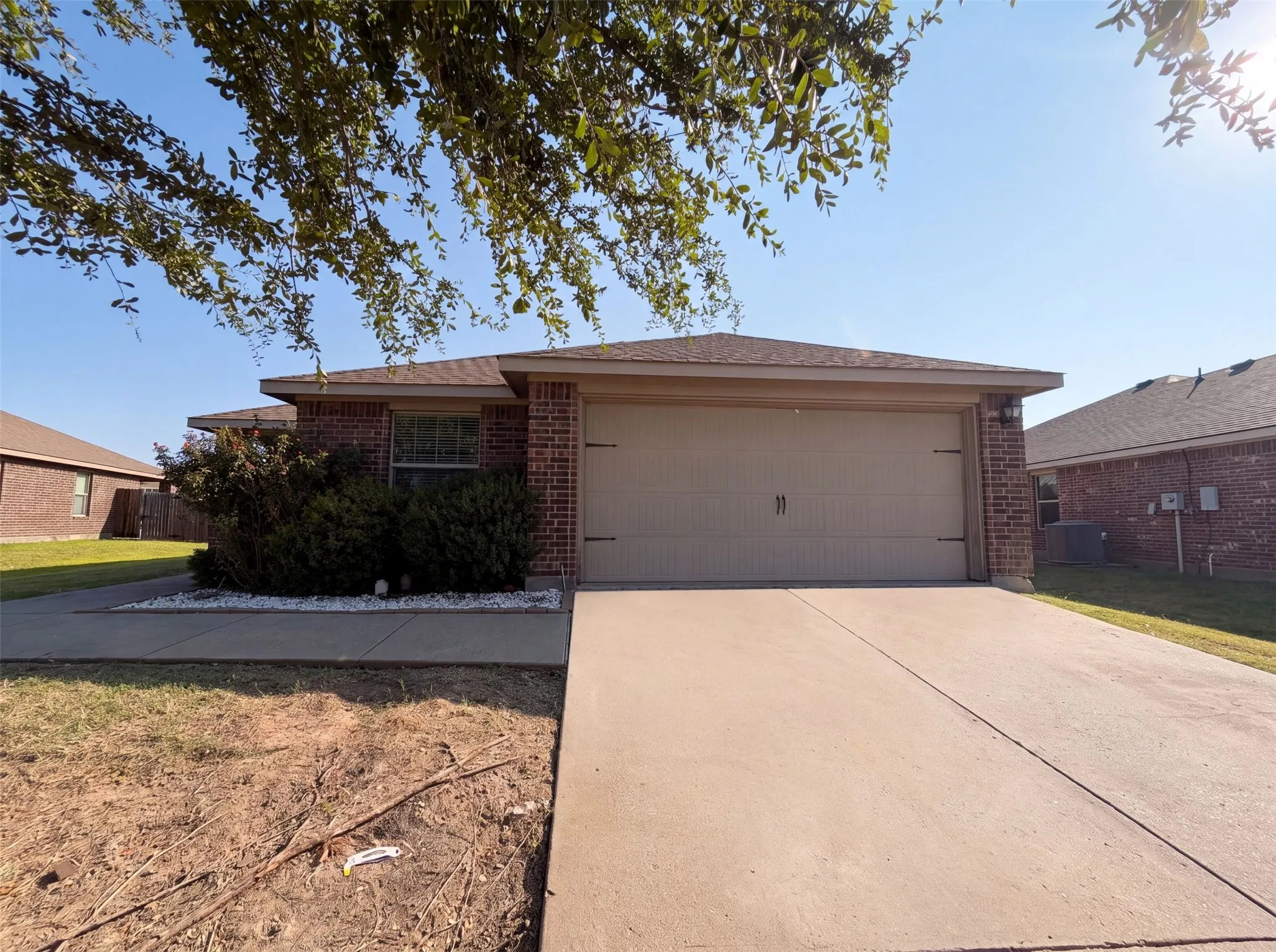 Single Family Residence For Sale in Collin County , 315 Elam Drive, Anna, Texas 75409, 4 Bedroom, 2 Bathroom, 2 Garage spaces, 1,832 Sqft, built in 2014, mls#21349188, Real Estate Agent in Anna, Homes For Sale in Collin county, Homes For Sale in Anna, Realtor in Anna Texas, Real Estate Brokerage Independent Realty Texas, Luminita Cordes Realtor