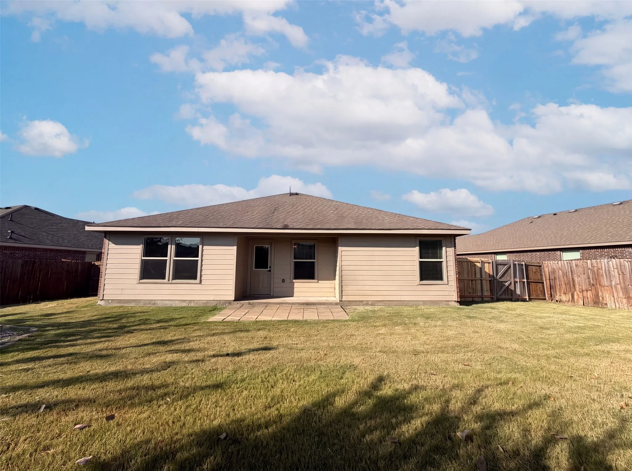 Single Family Residence For Sale in Collin County , 315 Elam Drive, Anna, Texas 75409, 4 Bedroom, 2 Bathroom, 2 Garage spaces, 1,832 Sqft, built in 2014, mls#21349188, Real Estate Agent in Anna, Homes For Sale in Collin county, Homes For Sale in Anna, Realtor in Anna Texas, Real Estate Brokerage Independent Realty Texas, Luminita Cordes Realtor