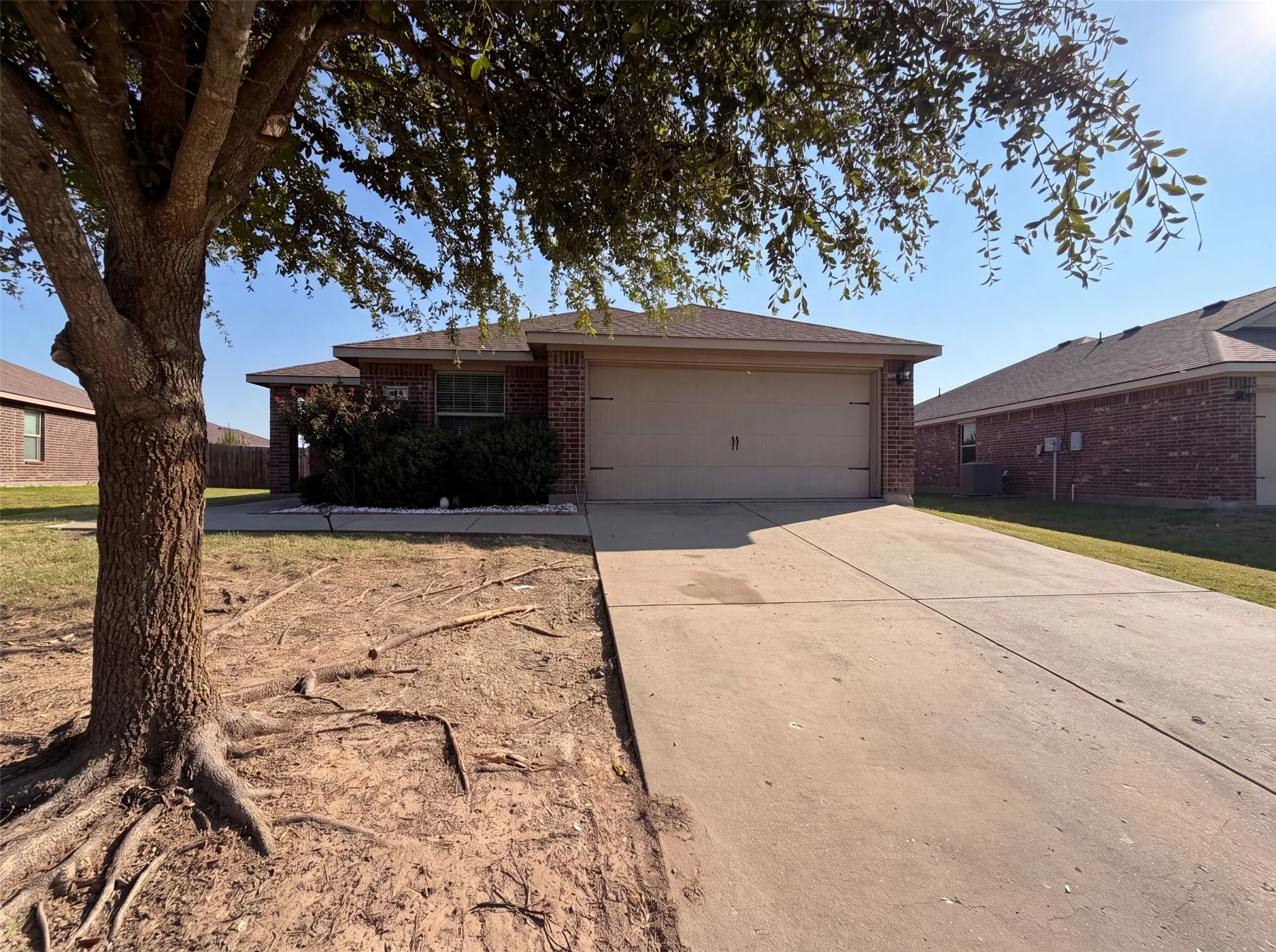 Single Family Residence For Sale in Collin County , 315 Elam Drive, Anna, Texas 75409, 4 Bedroom, 2 Bathroom, 2 Garage spaces, 1,832 Sqft, built in 2014, mls#21349188, Real Estate Agent in Anna, Homes For Sale in Collin county, Homes For Sale in Anna, Realtor in Anna Texas, Real Estate Brokerage Independent Realty Texas, Luminita Cordes Realtor