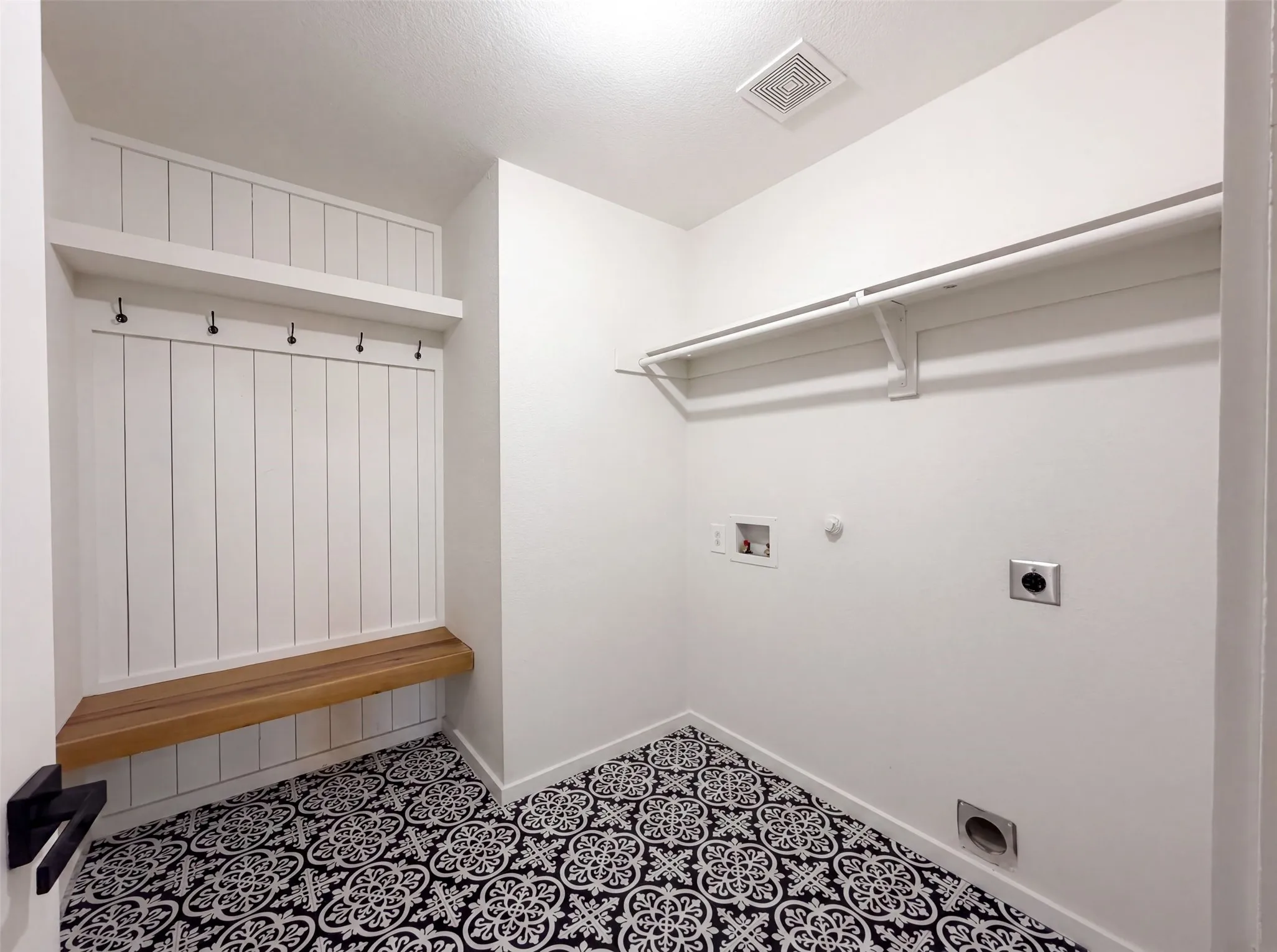 Single Family Residence For Sale in Collin County , 315 Elam Drive, Anna, Texas 75409, 4 Bedroom, 2 Bathroom, 2 Garage spaces, 1,832 Sqft, built in 2014, mls#21349188, Real Estate Agent in Anna, Homes For Sale in Collin county, Homes For Sale in Anna, Realtor in Anna Texas, Real Estate Brokerage Independent Realty Texas, Luminita Cordes Realtor