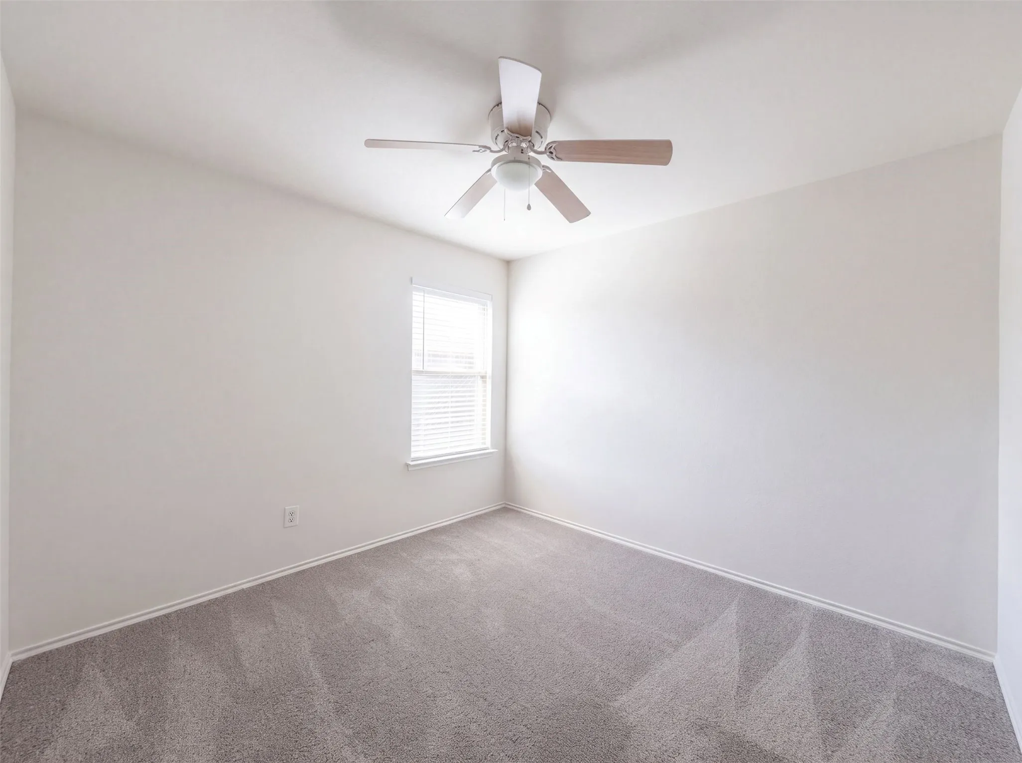 Single Family Residence For Sale in Collin County , 315 Elam Drive, Anna, Texas 75409, 4 Bedroom, 2 Bathroom, 2 Garage spaces, 1,832 Sqft, built in 2014, mls#21349188, Real Estate Agent in Anna, Homes For Sale in Collin county, Homes For Sale in Anna, Realtor in Anna Texas, Real Estate Brokerage Independent Realty Texas, Luminita Cordes Realtor