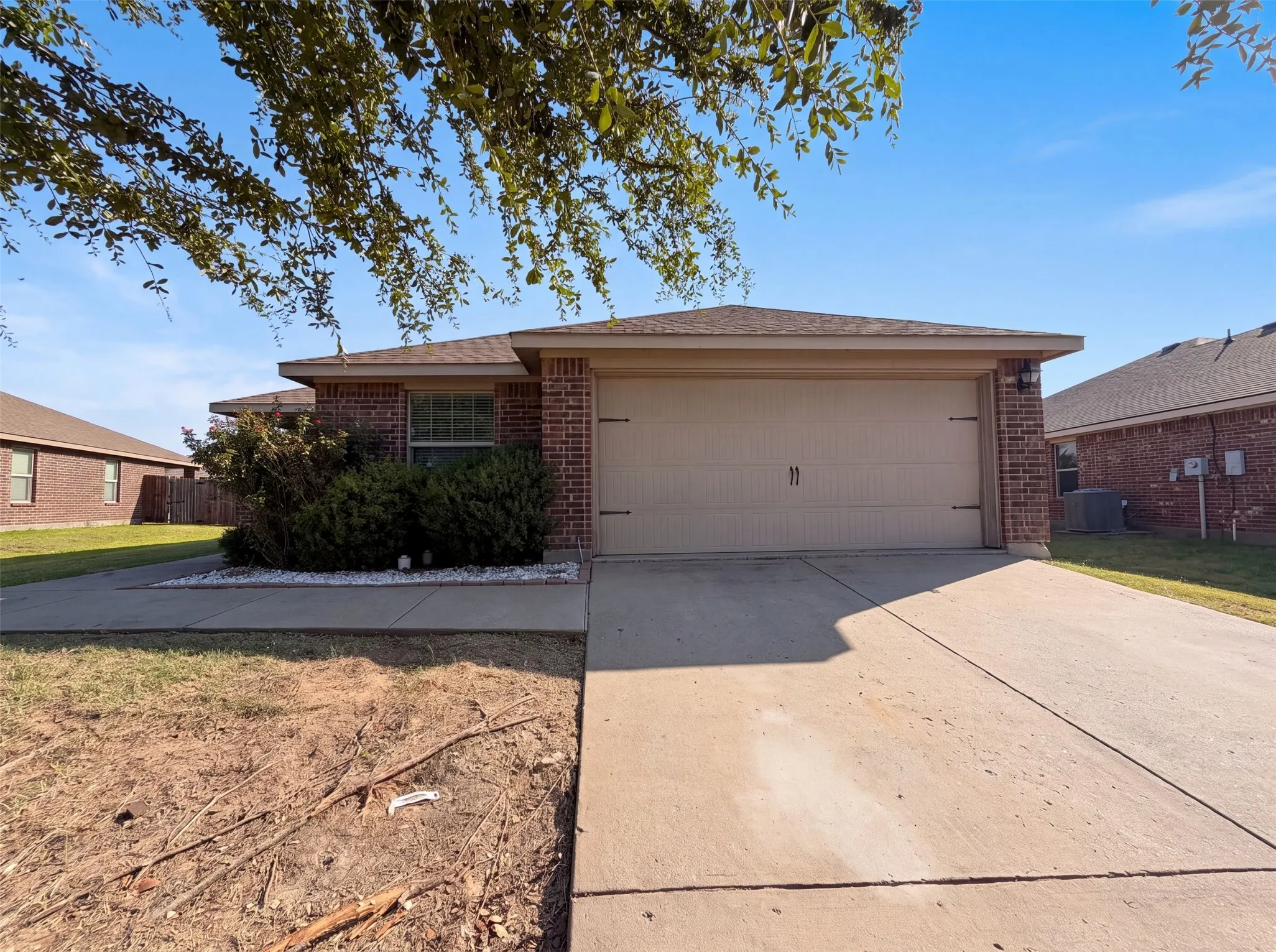 Single Family Residence For Sale in Collin County , 315 Elam Drive, Anna, Texas 75409, 4 Bedroom, 2 Bathroom, 2 Garage spaces, 1,832 Sqft, built in 2014, mls#21349188, Real Estate Agent in Anna, Homes For Sale in Collin county, Homes For Sale in Anna, Realtor in Anna Texas, Real Estate Brokerage Independent Realty Texas, Luminita Cordes Realtor