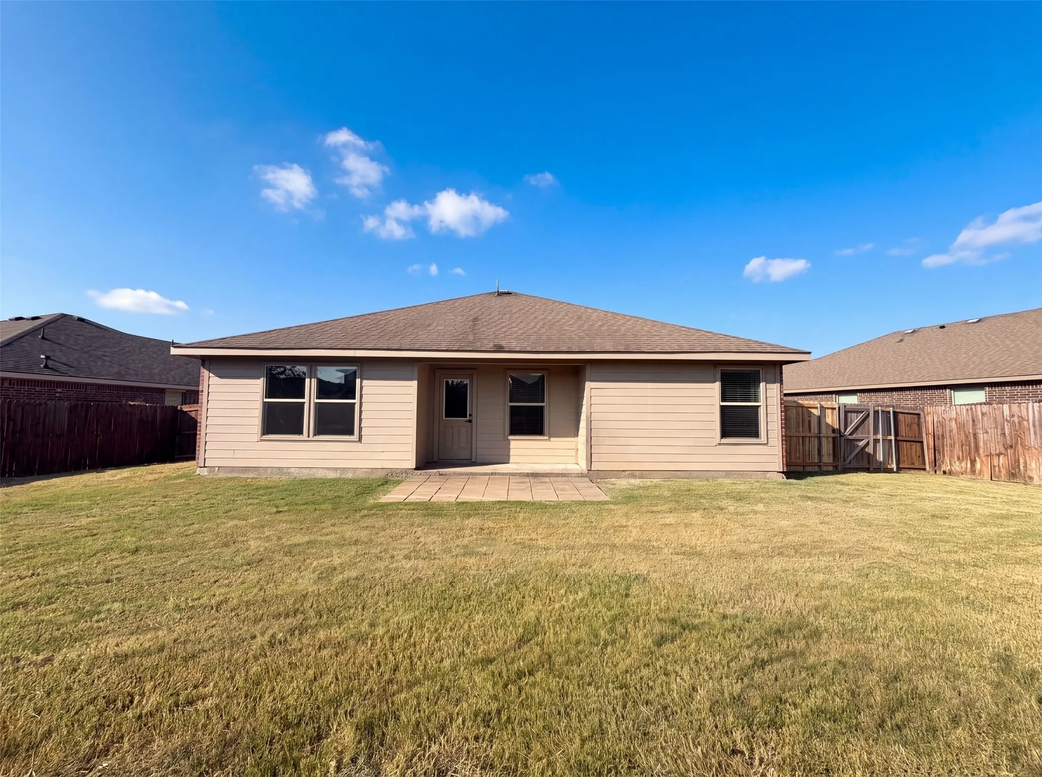 Single Family Residence For Sale in Collin County , 315 Elam Drive, Anna, Texas 75409, 4 Bedroom, 2 Bathroom, 2 Garage spaces, 1,832 Sqft, built in 2014, mls#21349188, Real Estate Agent in Anna, Homes For Sale in Collin county, Homes For Sale in Anna, Realtor in Anna Texas, Real Estate Brokerage Independent Realty Texas, Luminita Cordes Realtor
